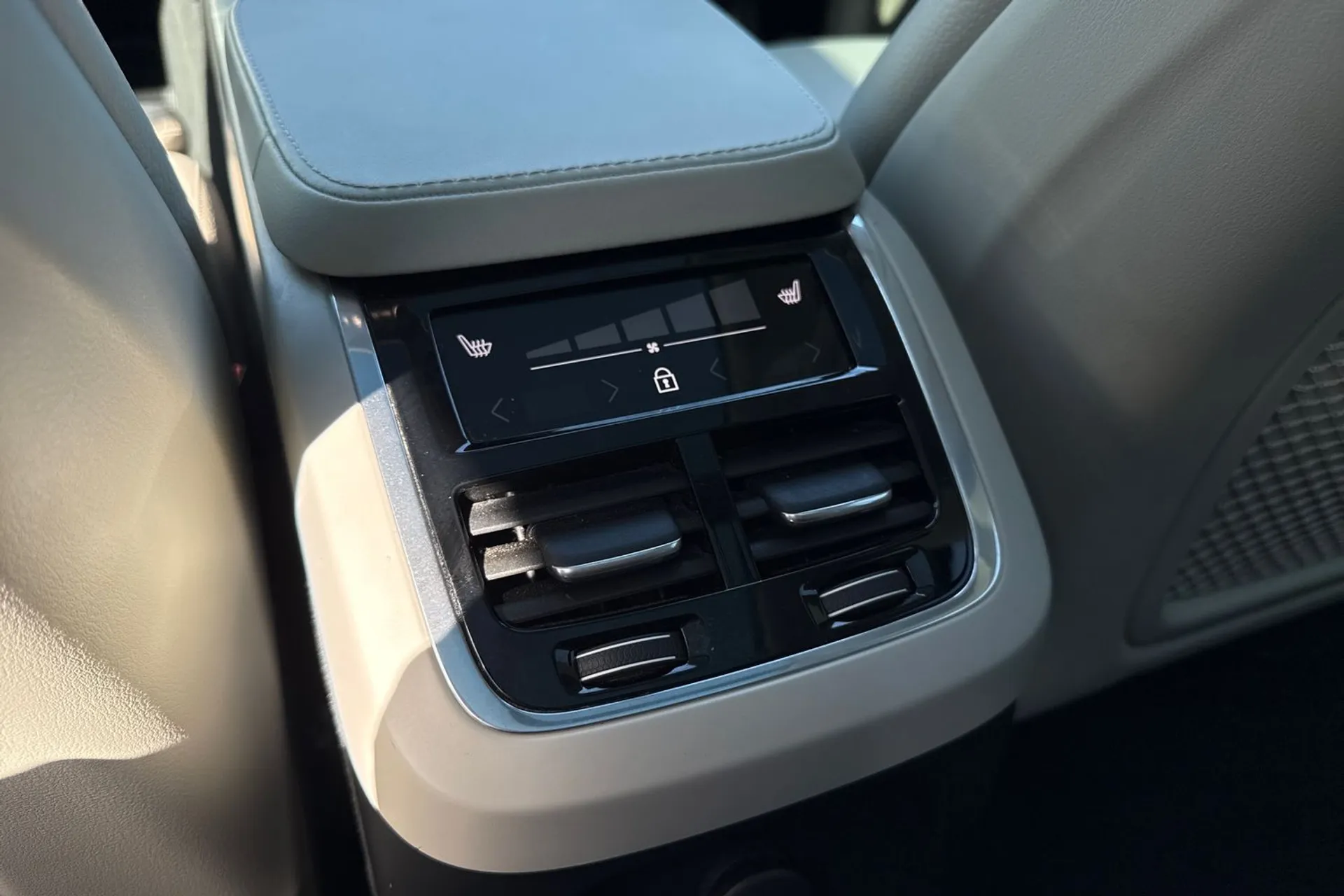 Volvo XC90 thumbnail image number 48