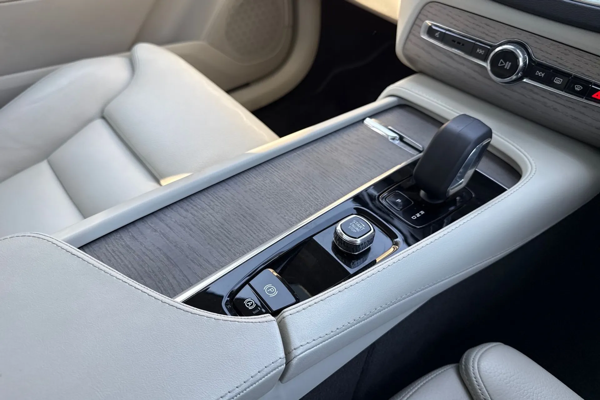 Volvo XC90 thumbnail image number 46