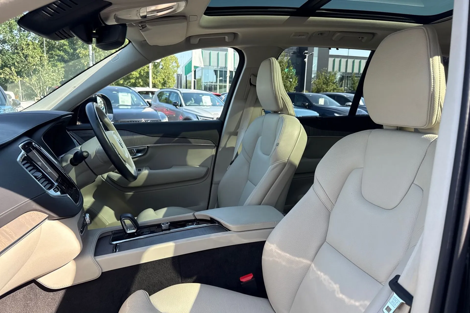 Volvo XC90 thumbnail image number 31