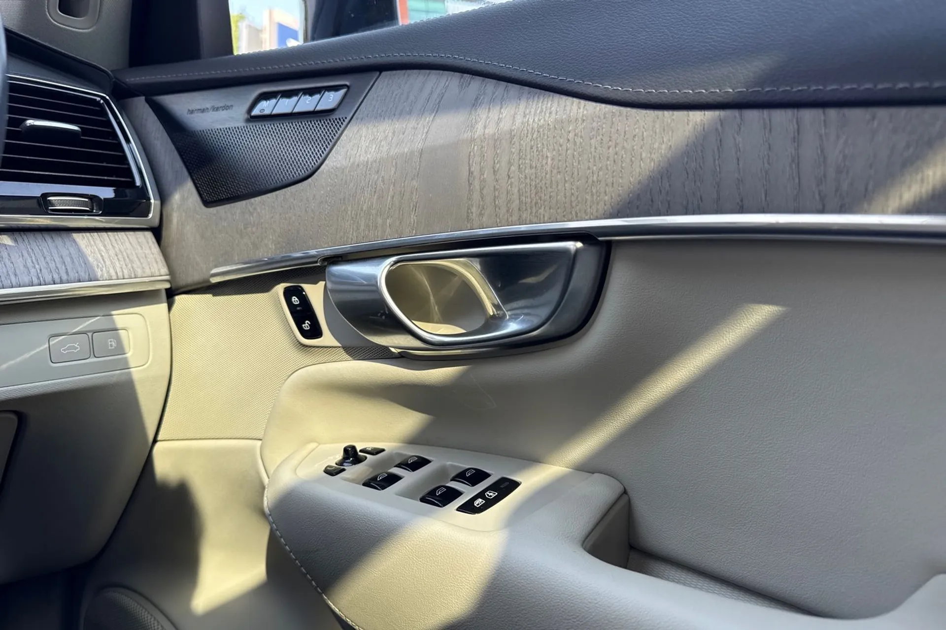 Volvo XC90 thumbnail image number 45