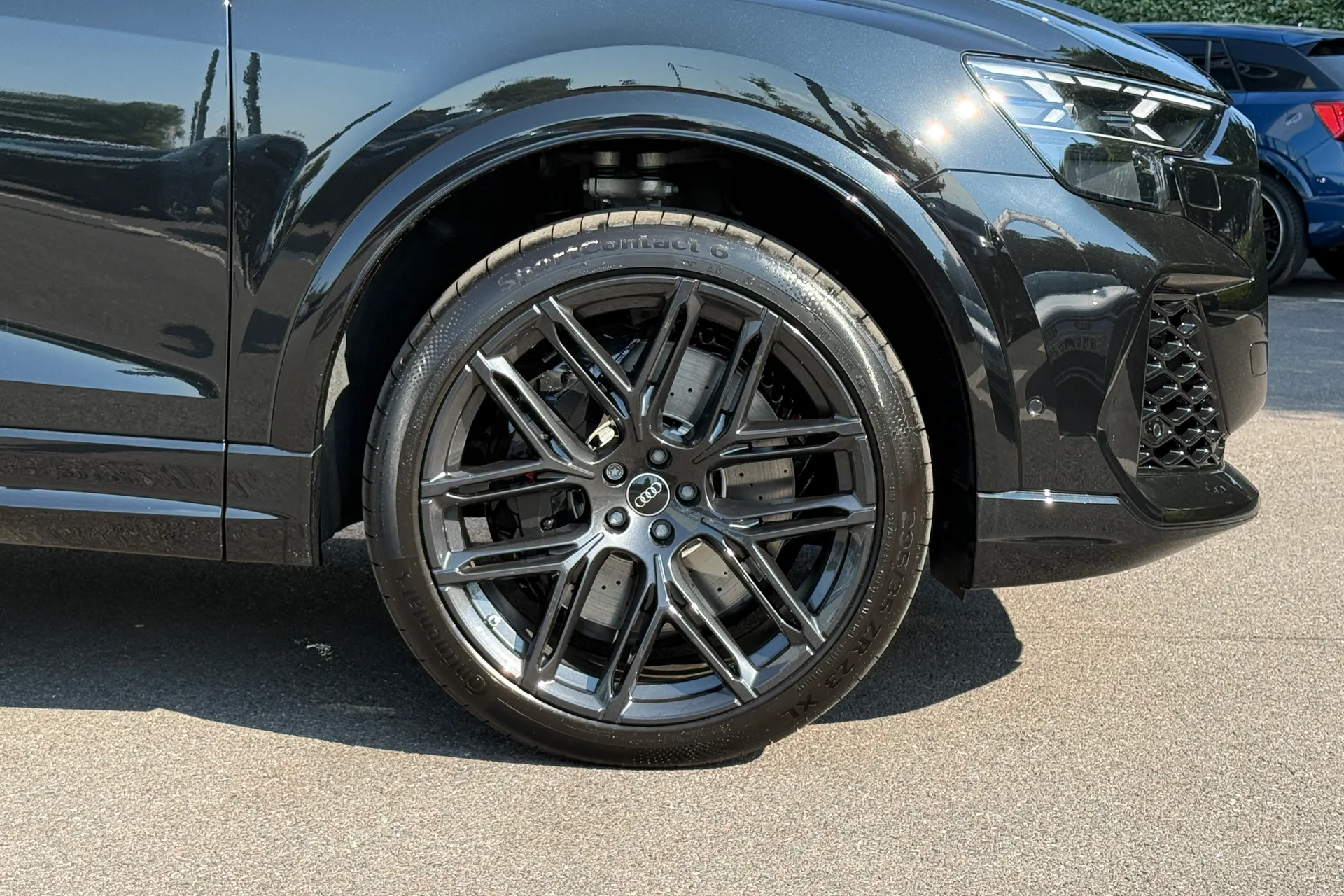 Audi RS Q8 thumbnail image number 25
