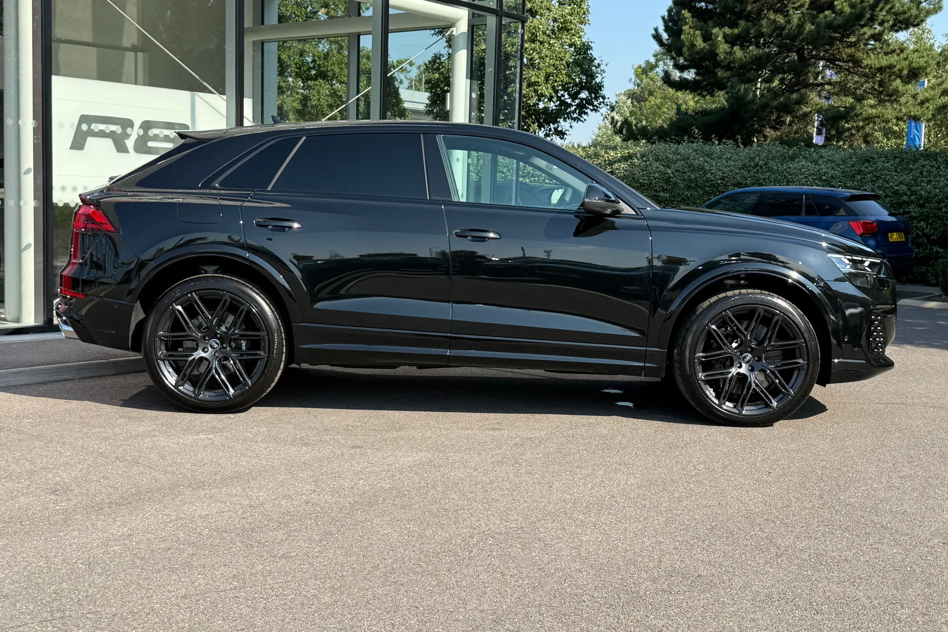 Audi RS Q8 thumbnail image number 2