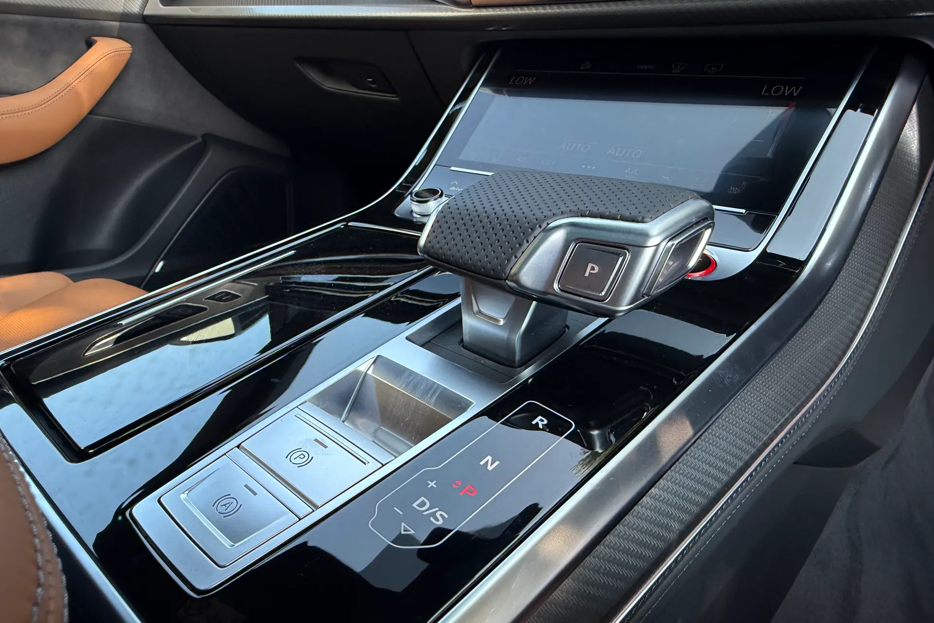 Audi RS Q8 thumbnail image number 38