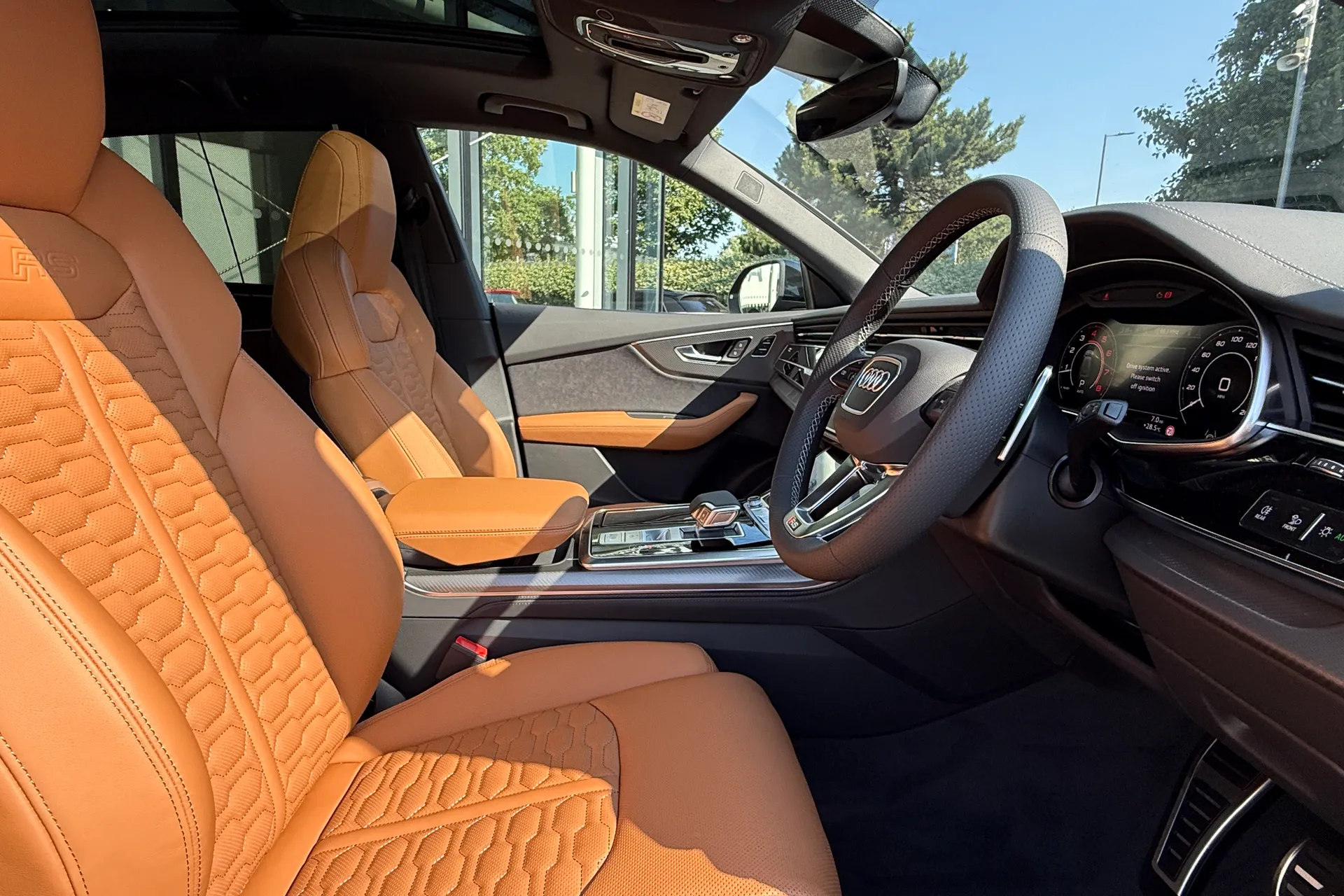 Audi RS Q8 thumbnail image number 17