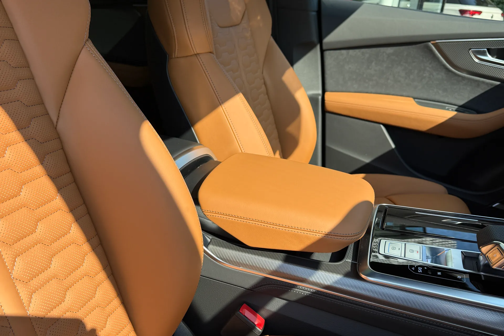 Audi RS Q8 thumbnail image number 37
