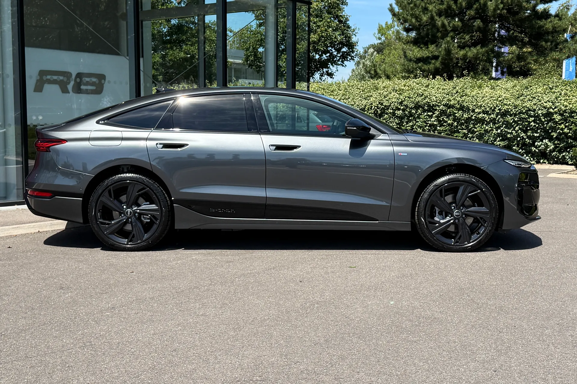 Audi A6 e-tron Sportback thumbnail image number 2