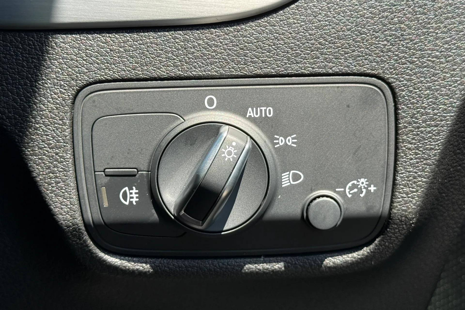 Audi Q2 thumbnail image number 21