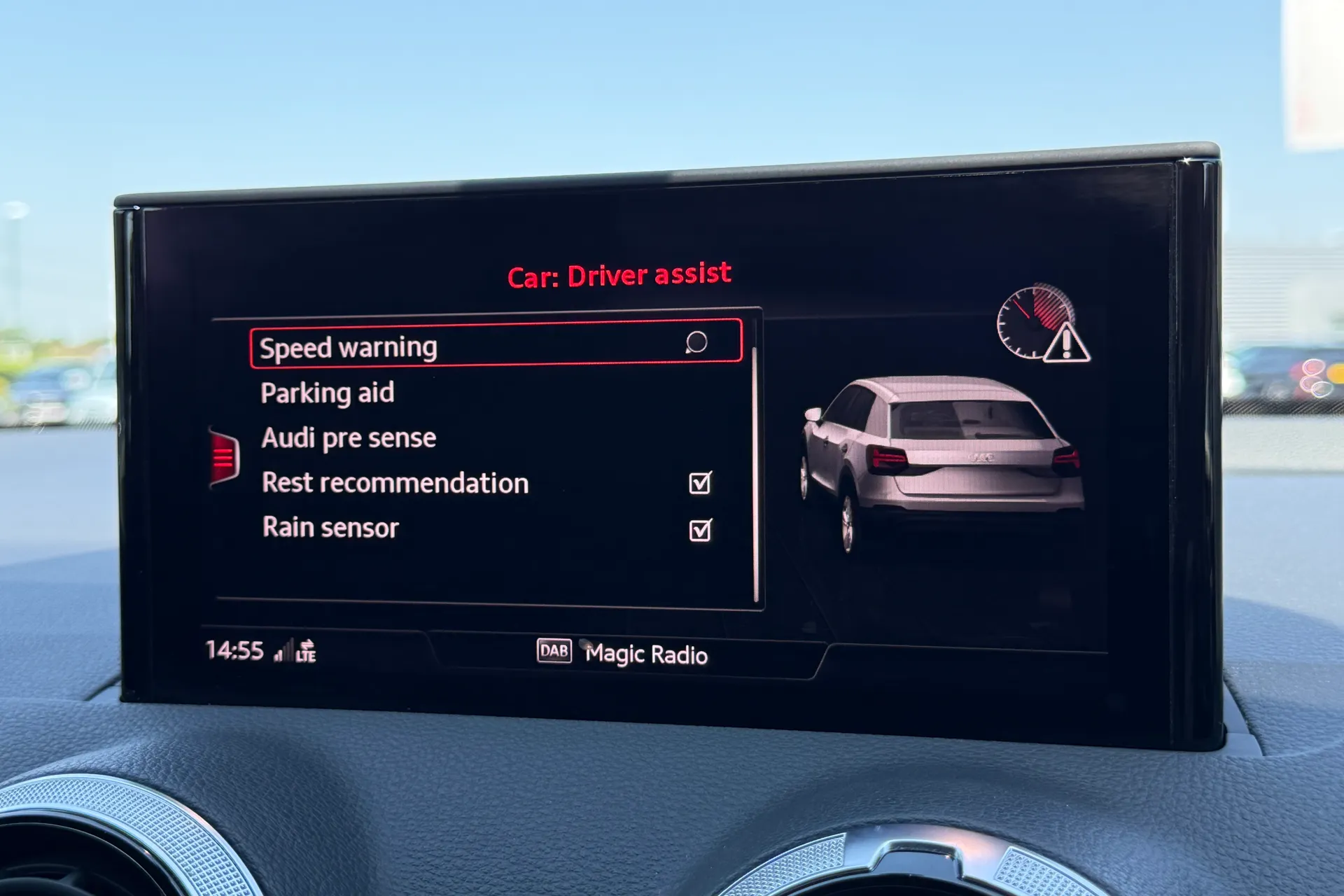 Audi Q2 thumbnail image number 12