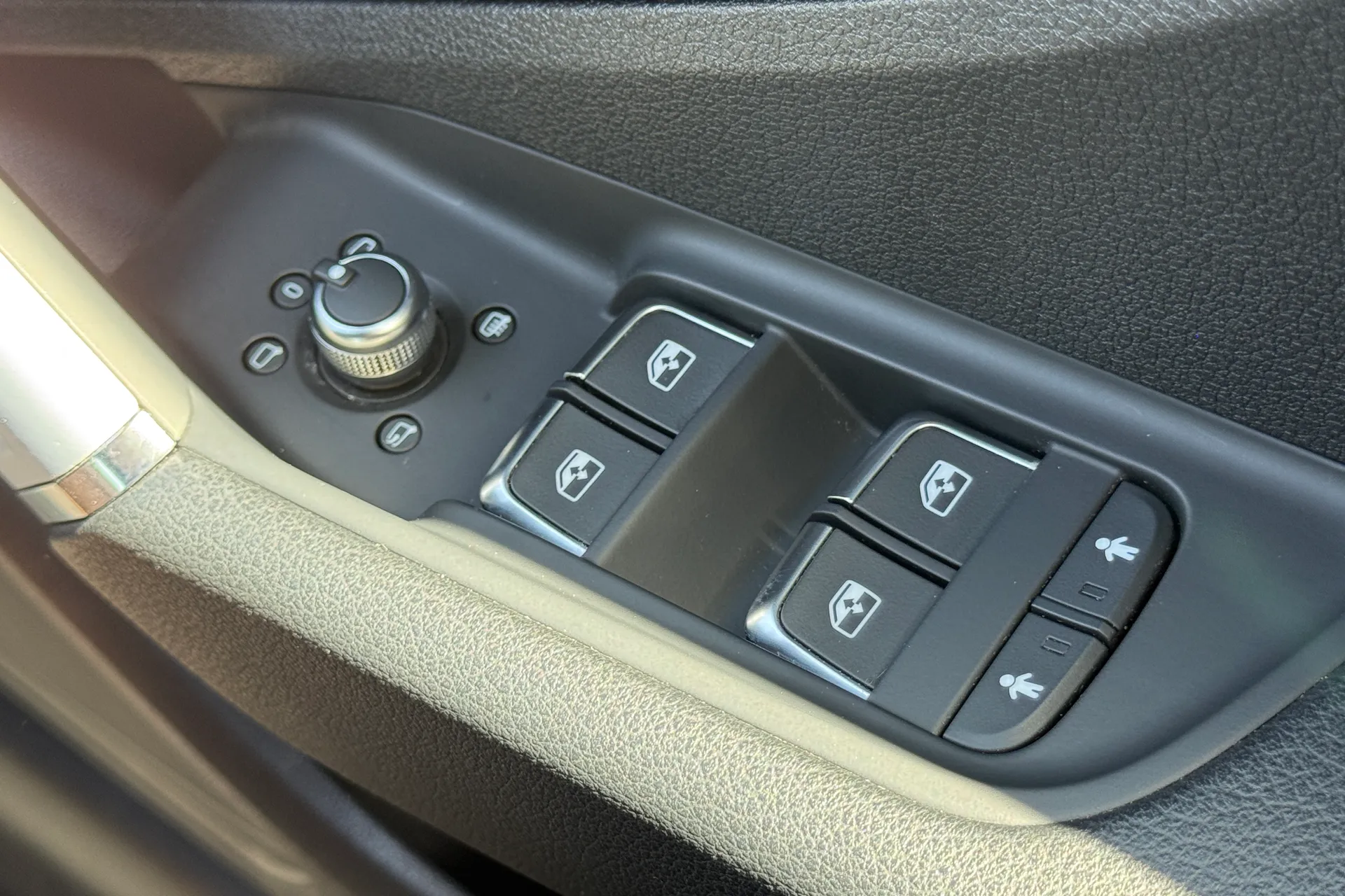 Audi Q2 thumbnail image number 17