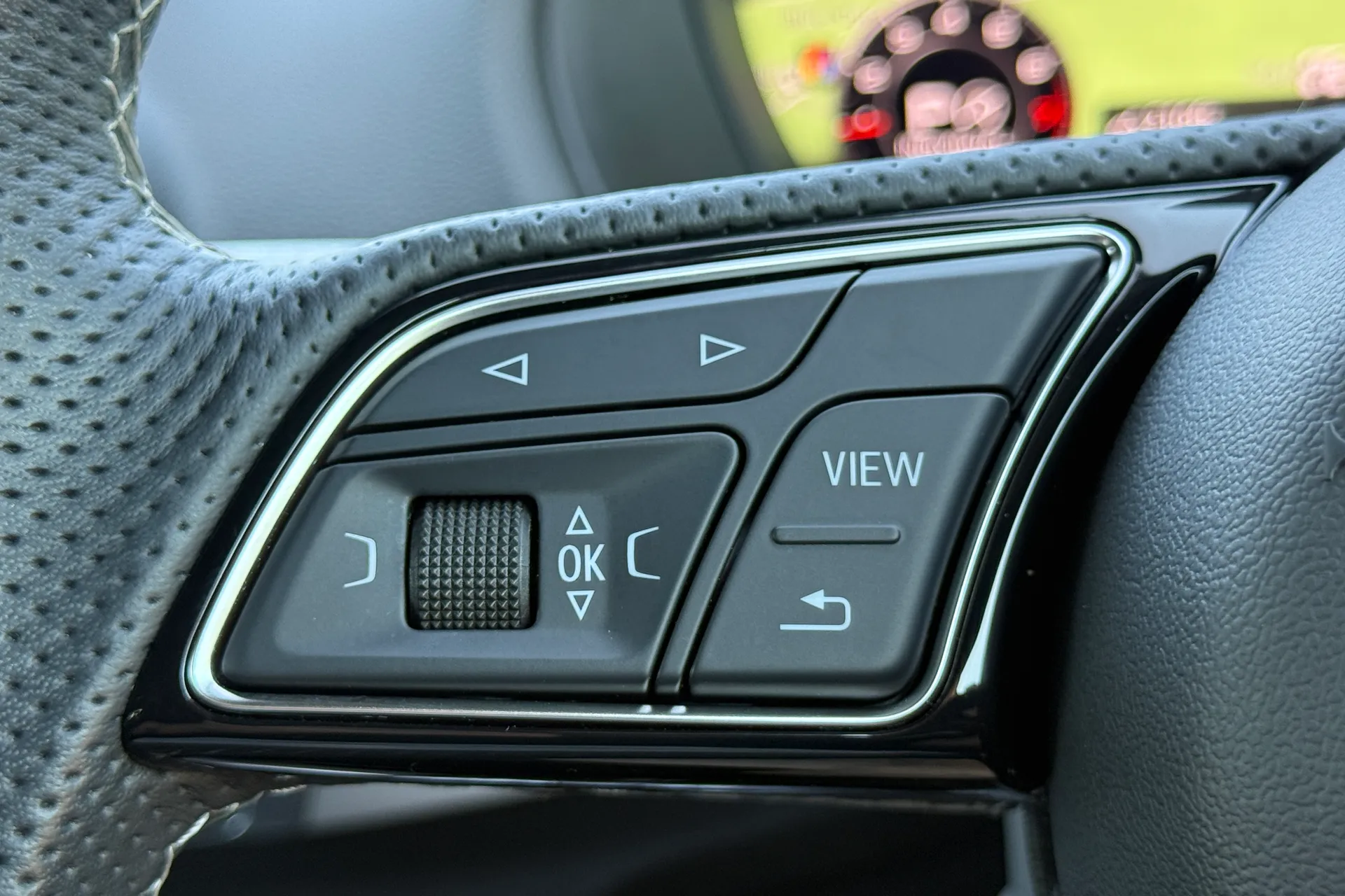 Audi Q2 thumbnail image number 19
