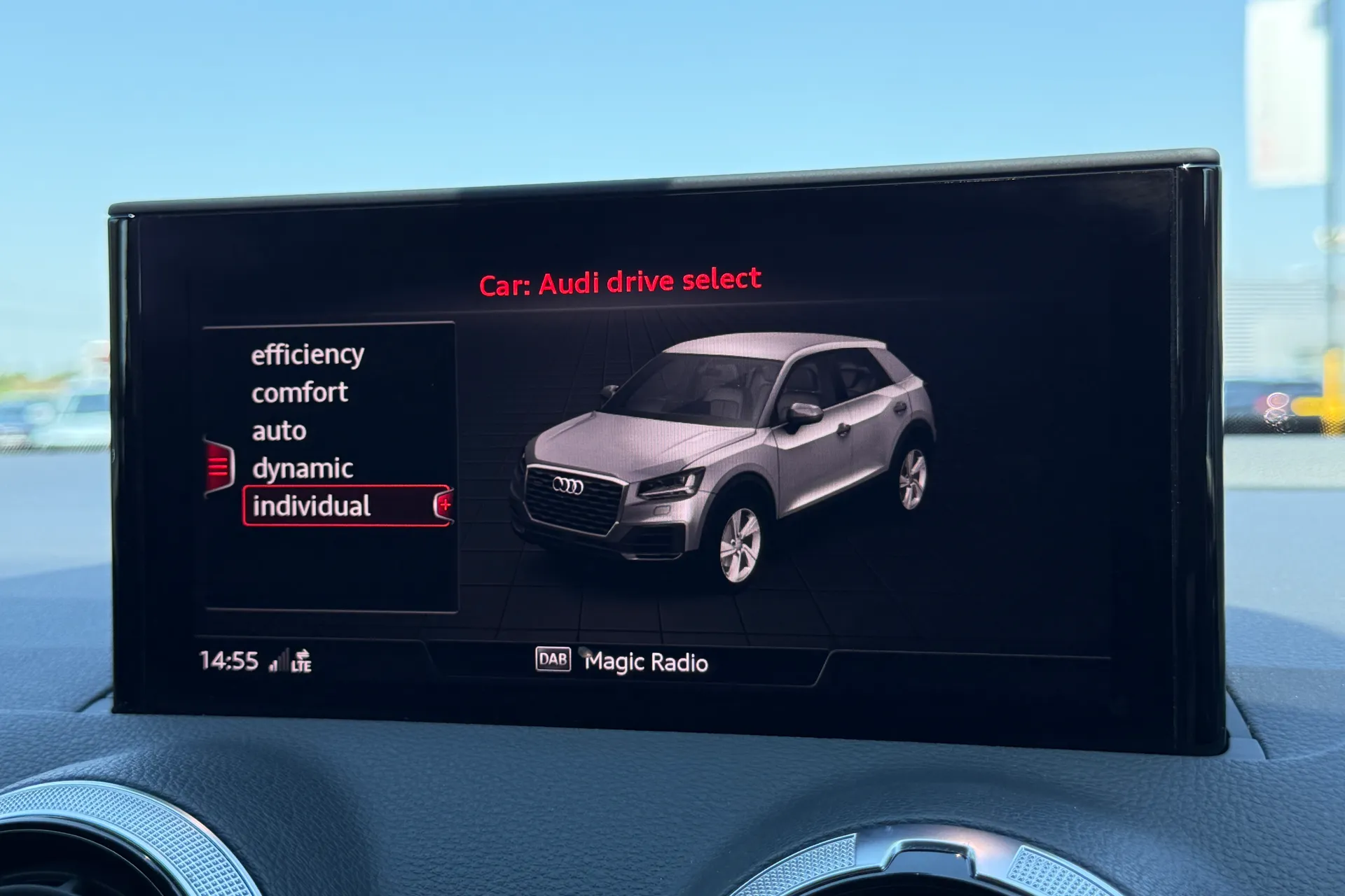 Audi Q2 thumbnail image number 11