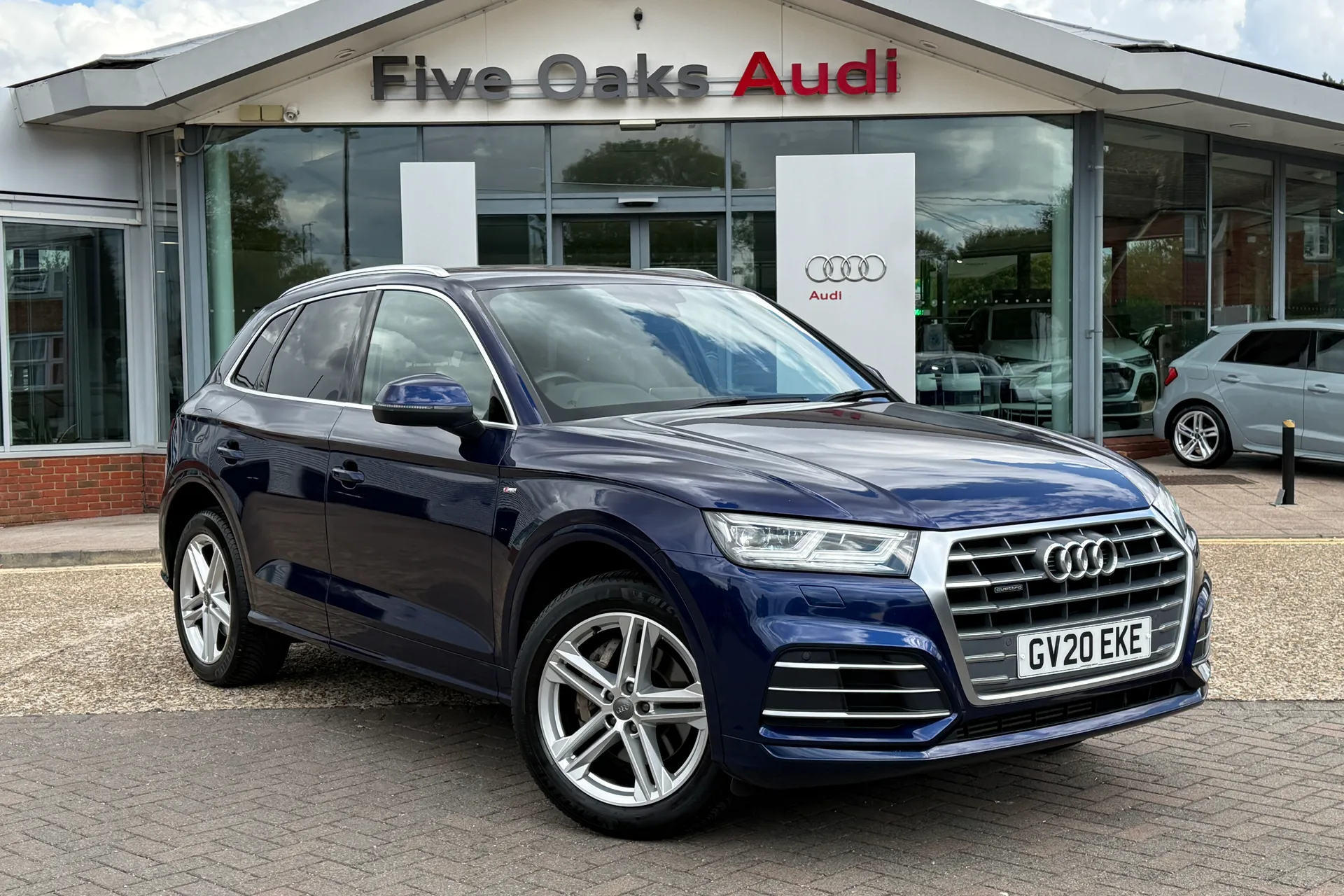 Audi Q5 focused image