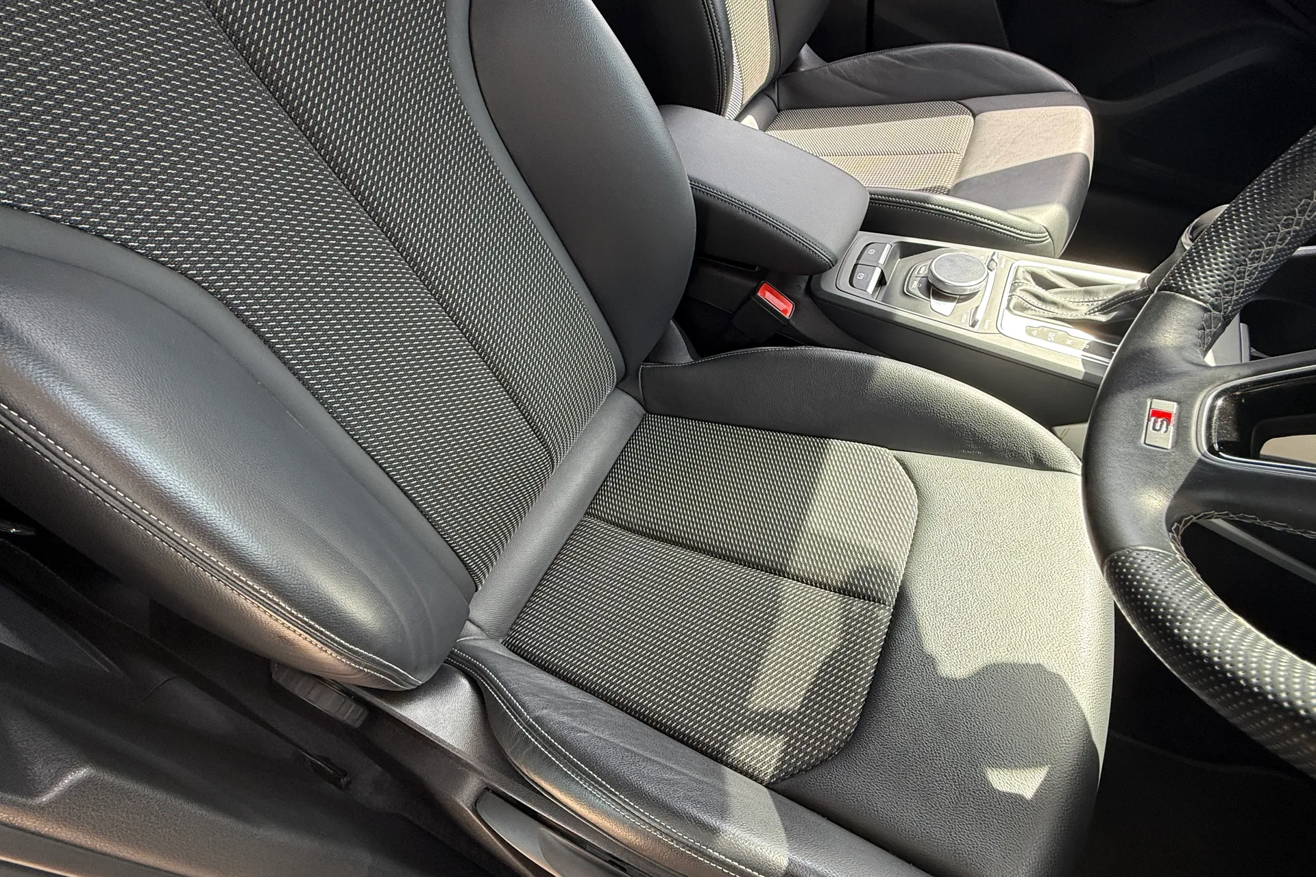 Audi Q2 thumbnail image number 33