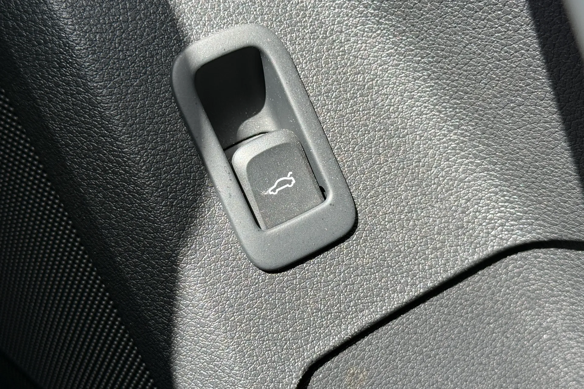 Audi Q2 thumbnail image number 25