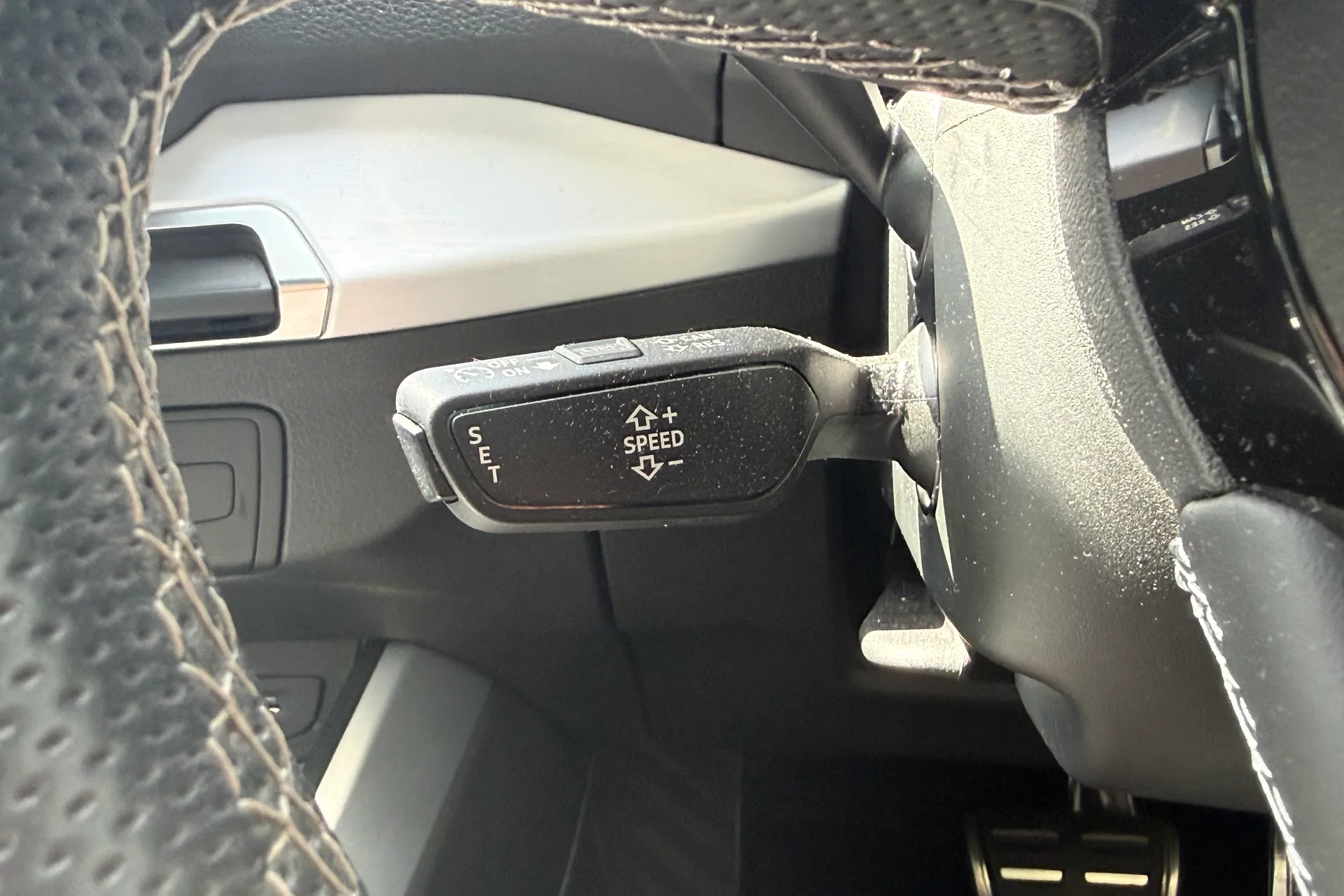 Audi Q2 thumbnail image number 16