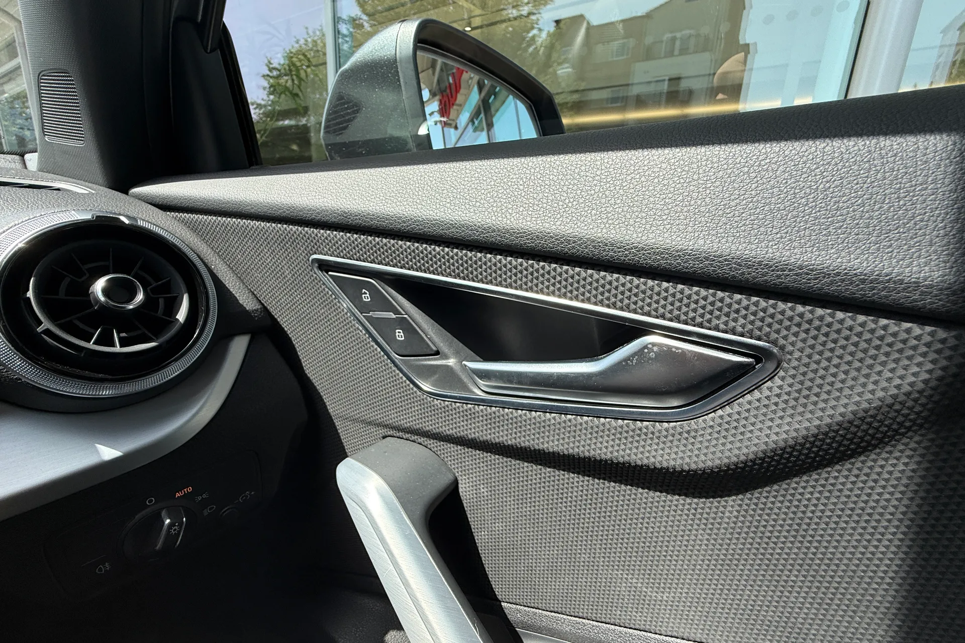 Audi Q2 thumbnail image number 22