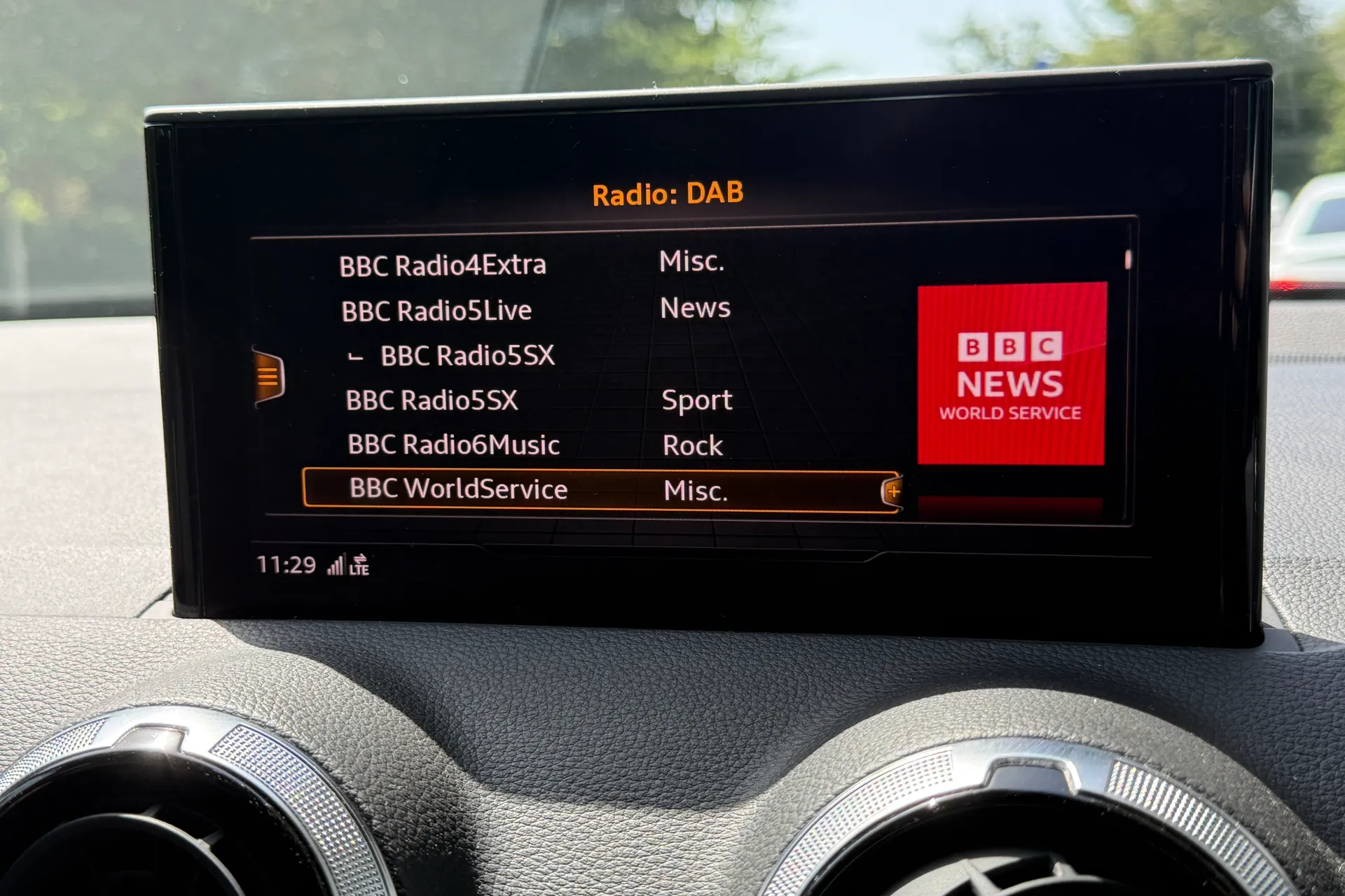 Audi Q2 thumbnail image number 6