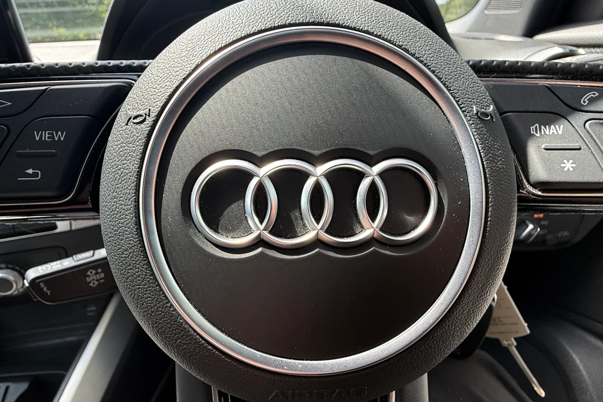 Audi Q2 thumbnail image number 18