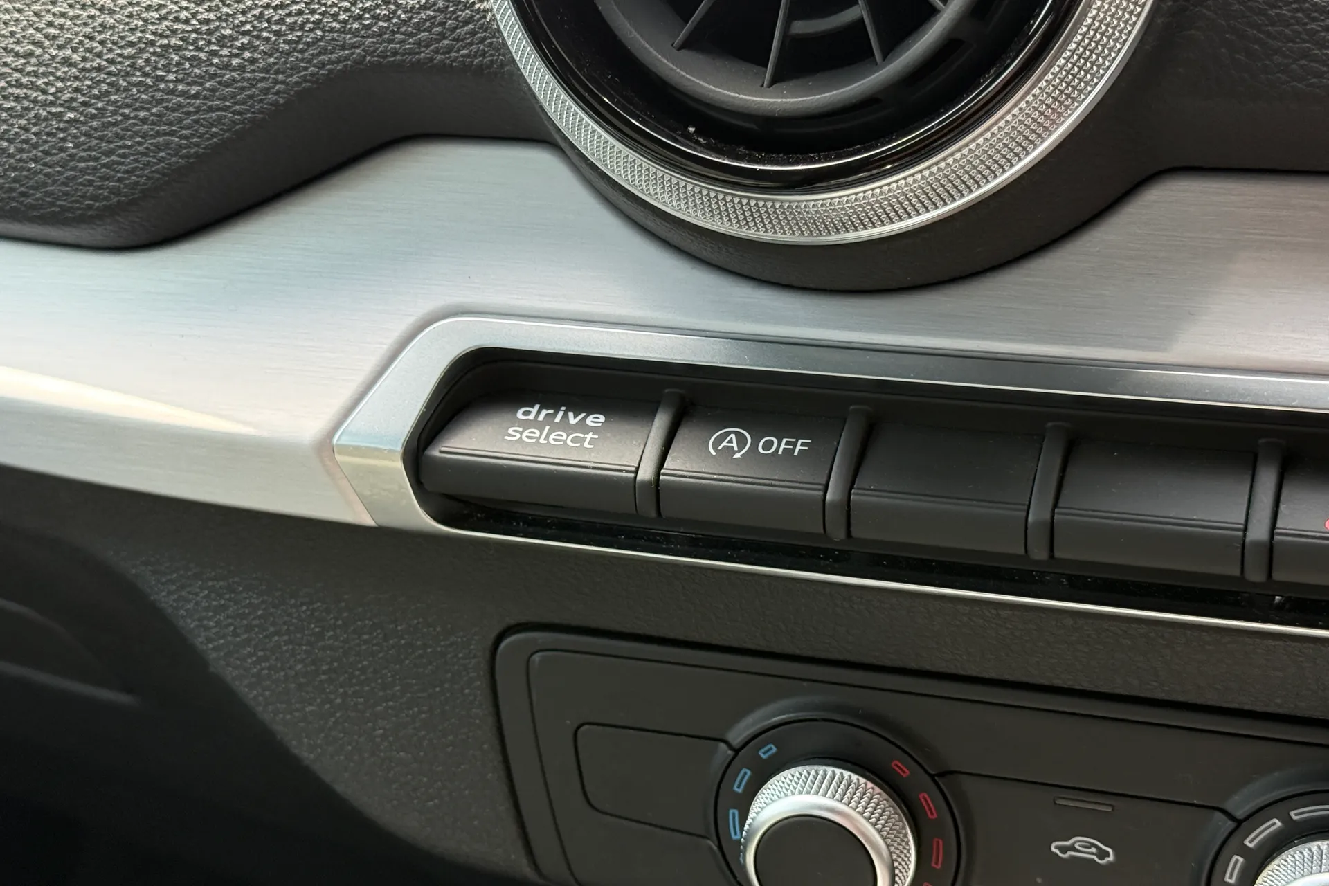 Audi Q2 thumbnail image number 9