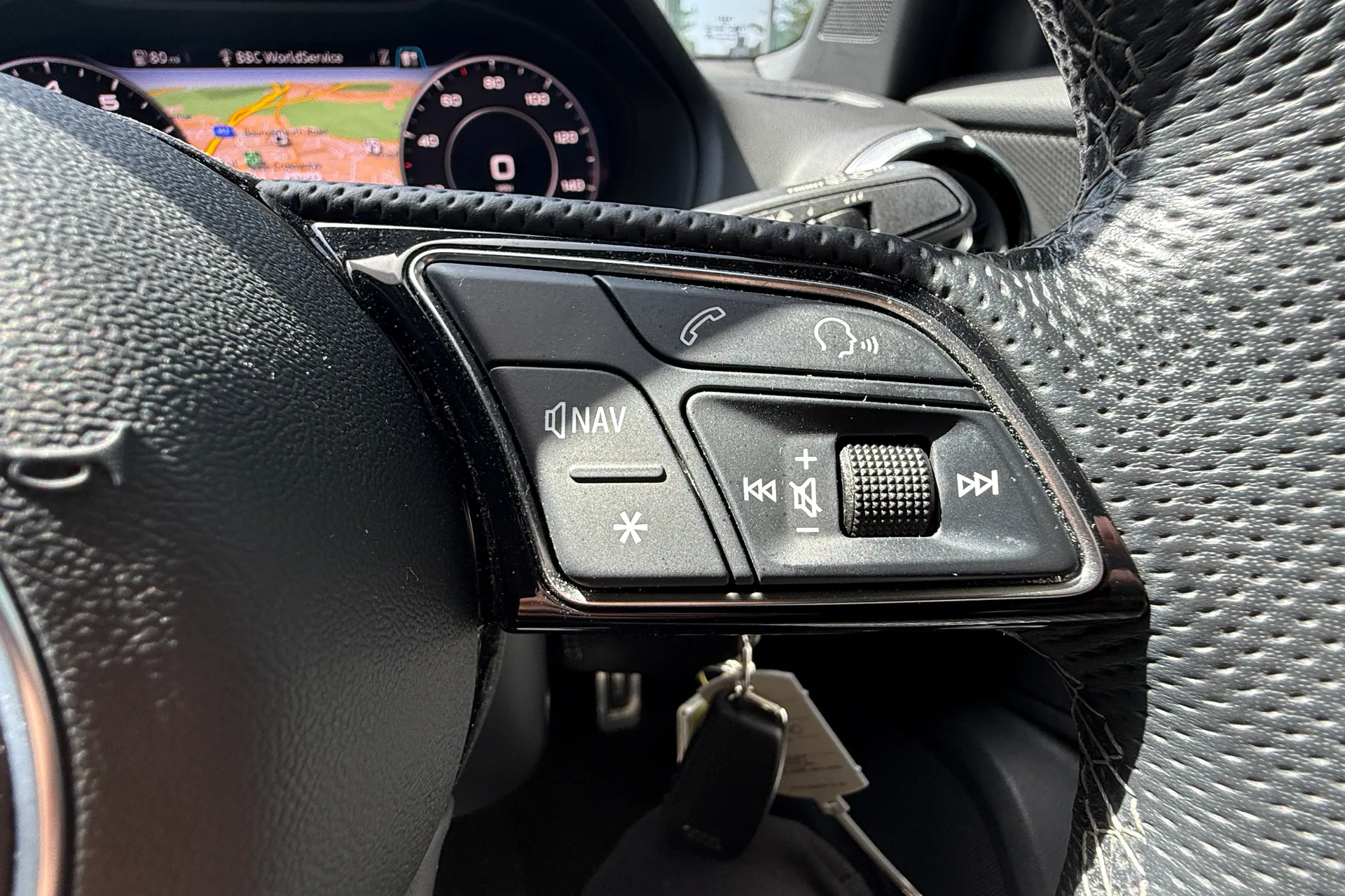 Audi Q2 thumbnail image number 19