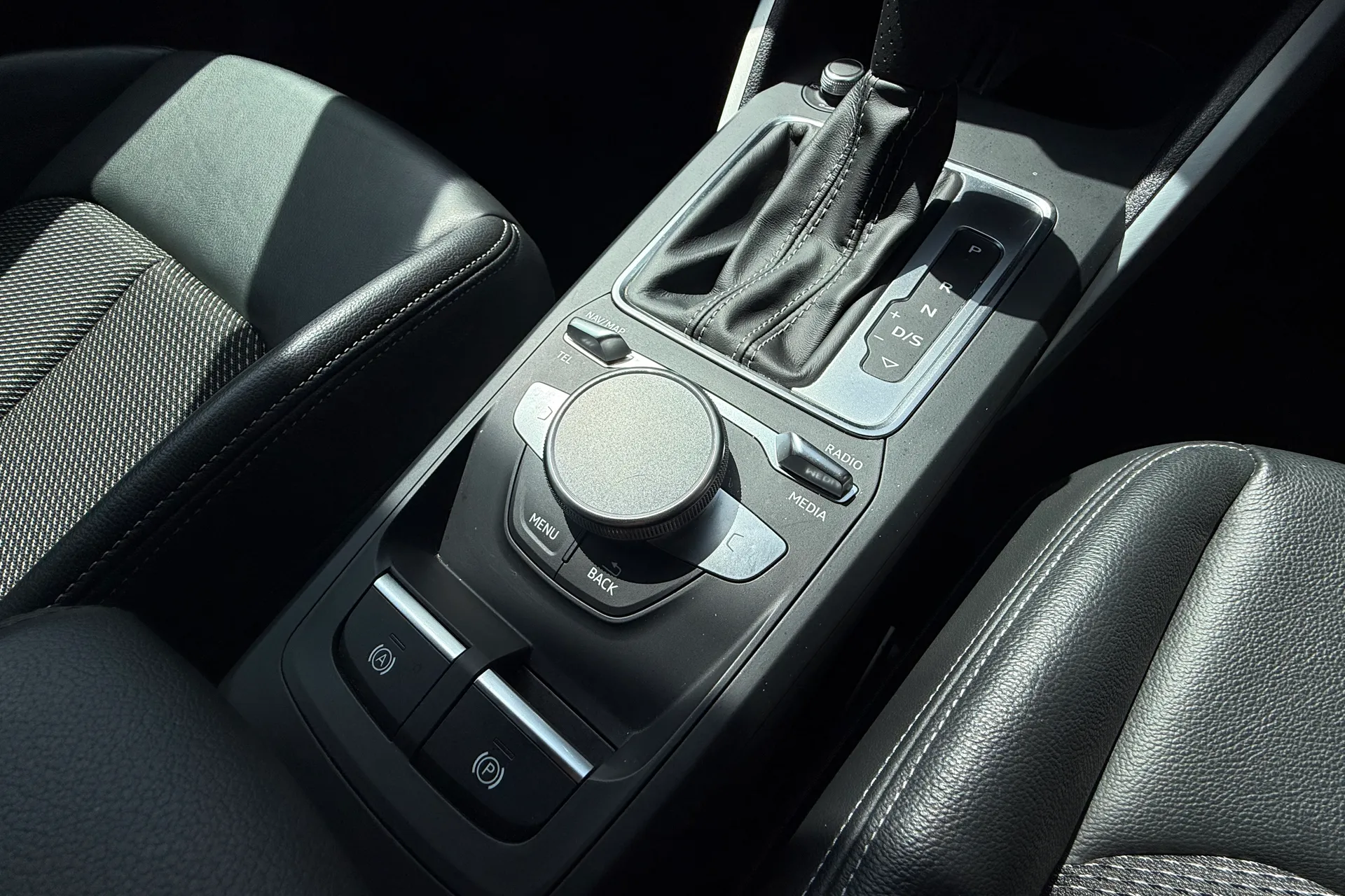 Audi Q2 thumbnail image number 15