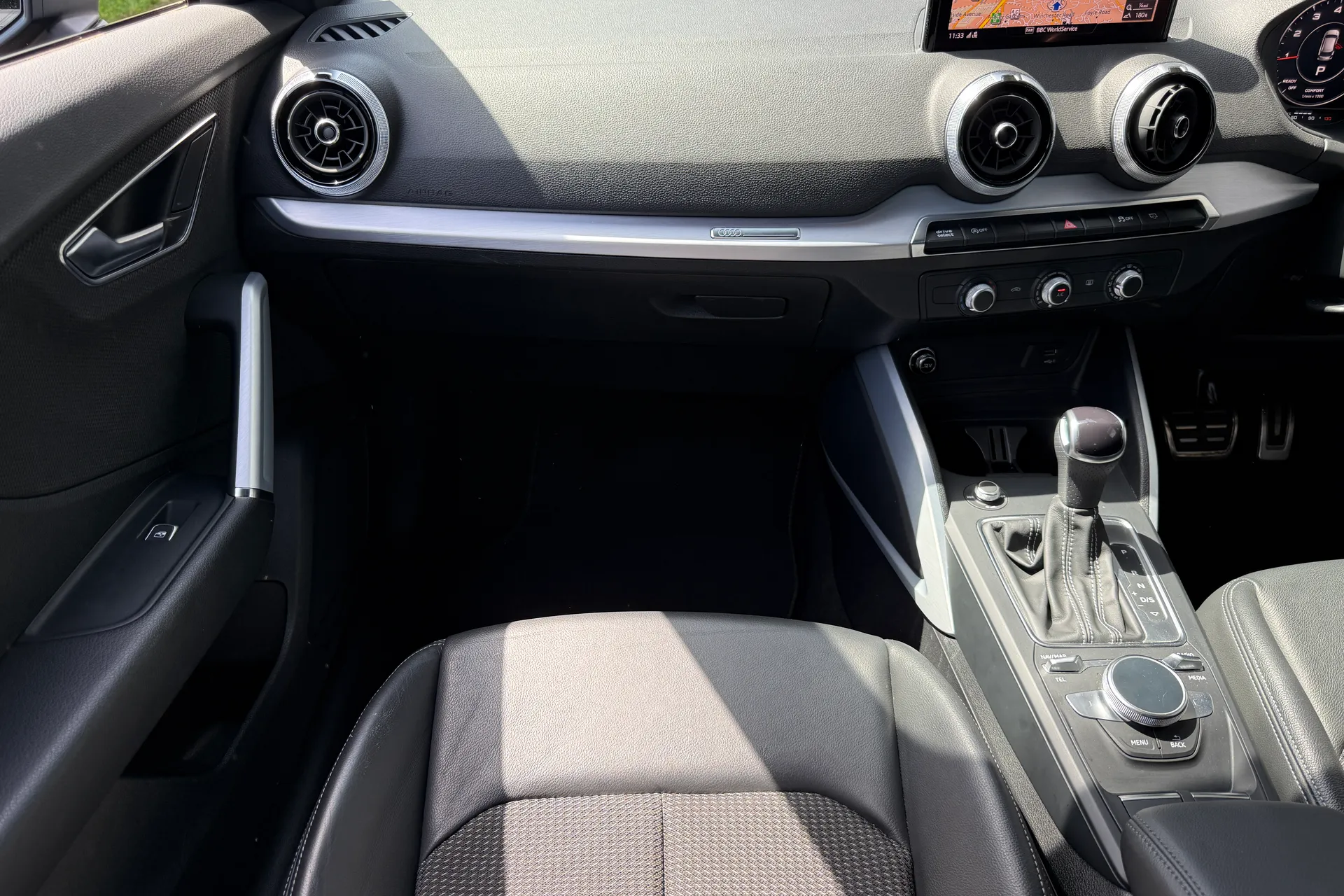 Audi Q2 thumbnail image number 38