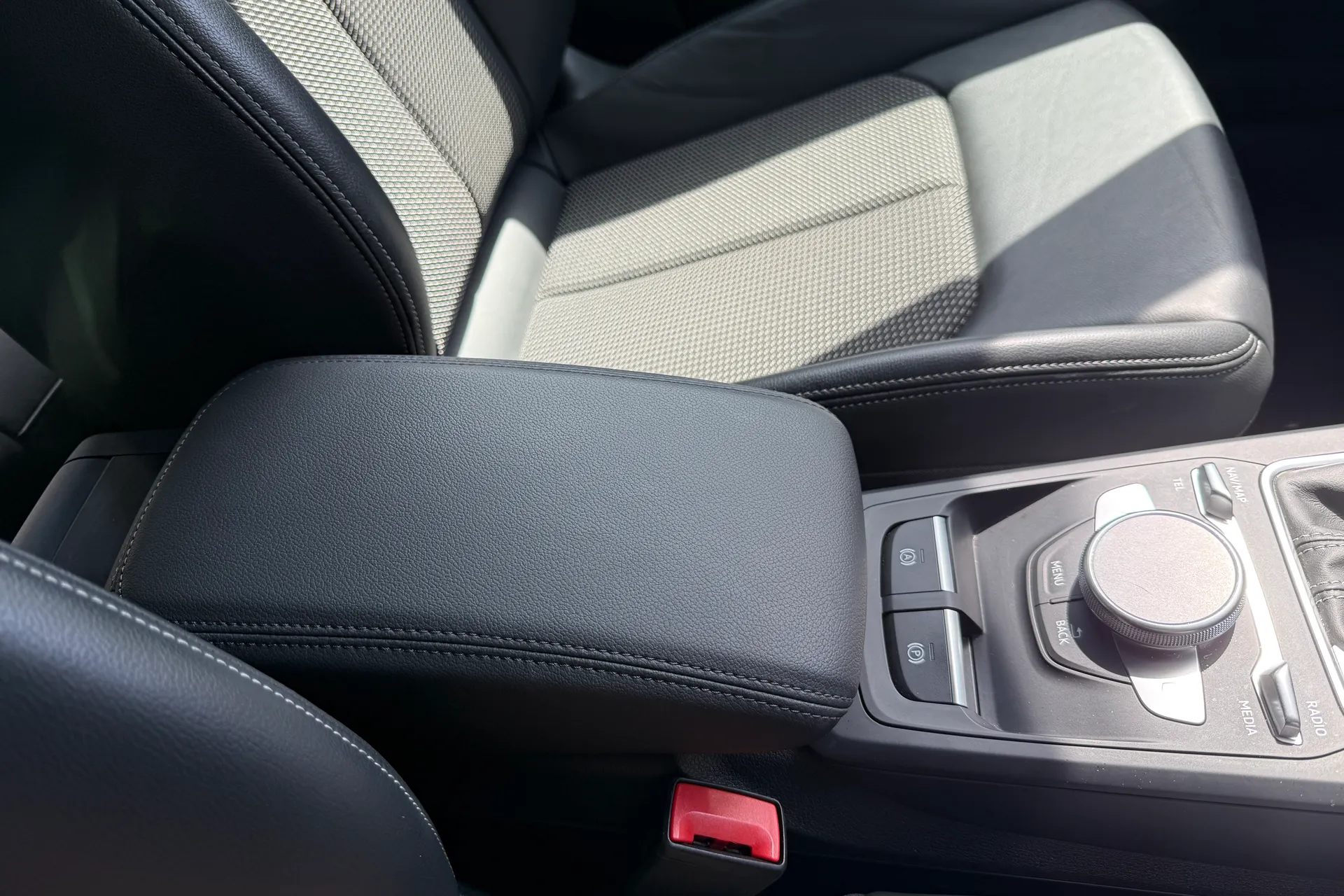 Audi Q2 thumbnail image number 26