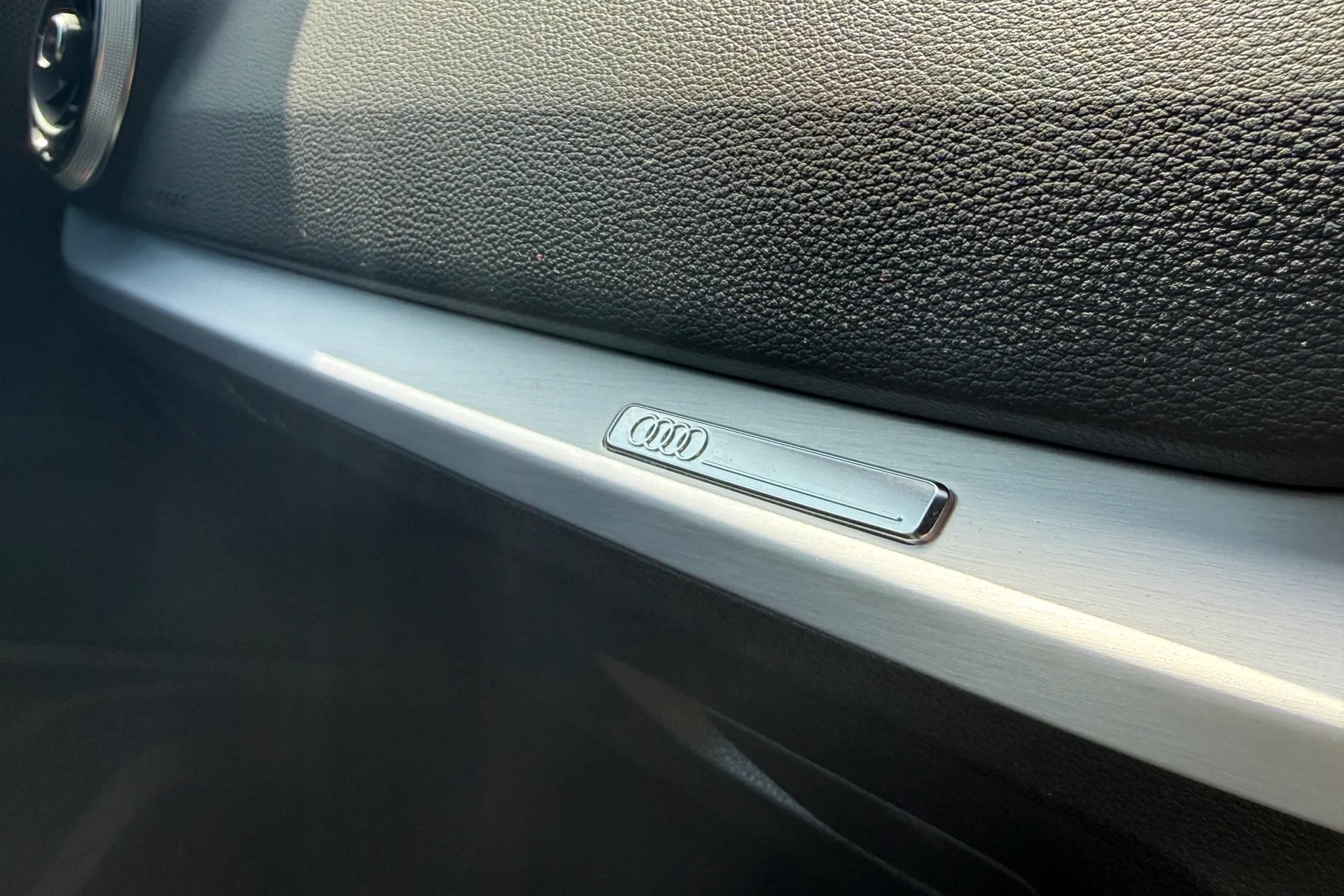 Audi Q2 thumbnail image number 8