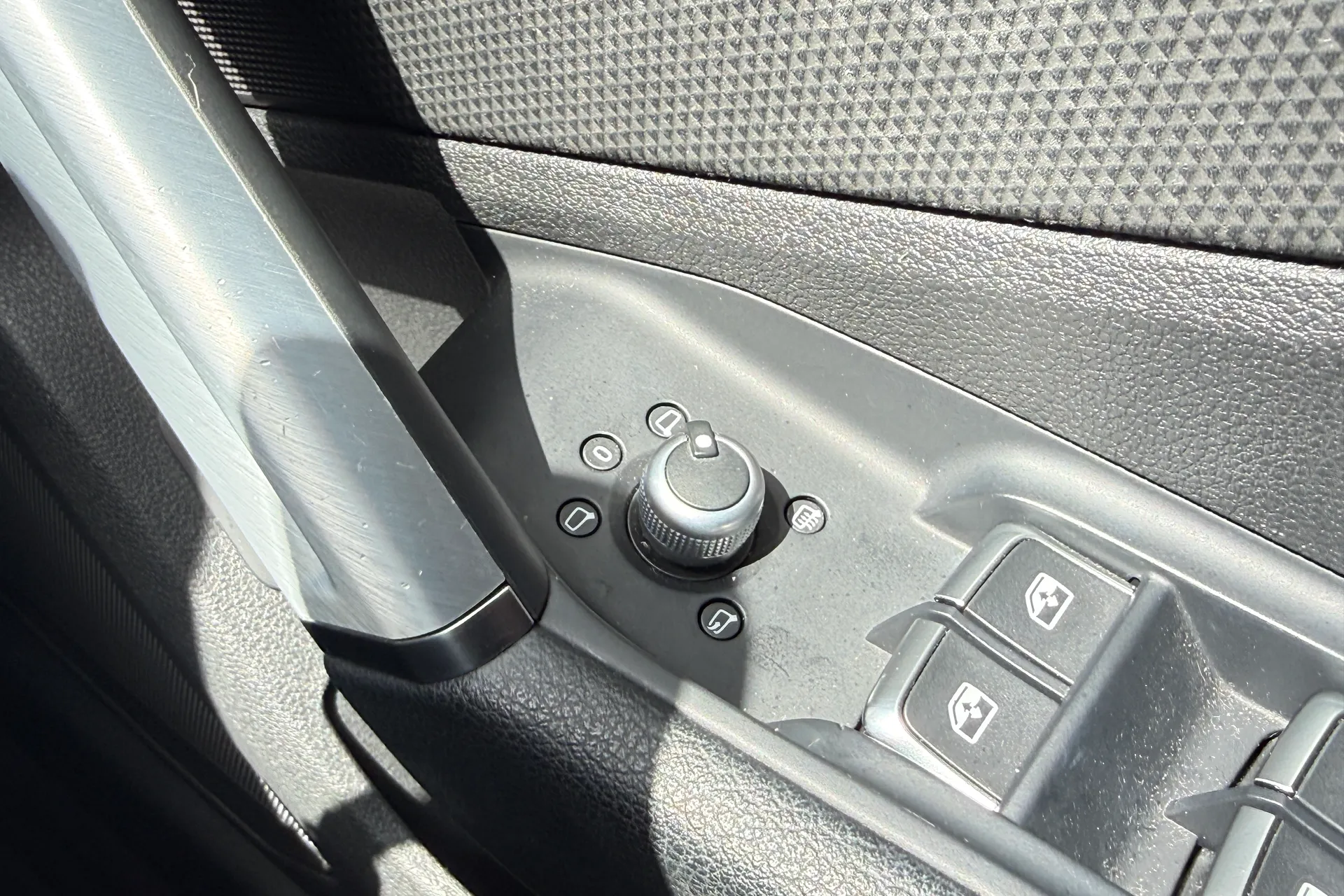 Audi Q2 thumbnail image number 23