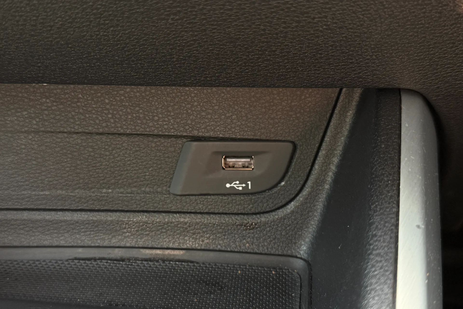 Audi Q2 thumbnail image number 13