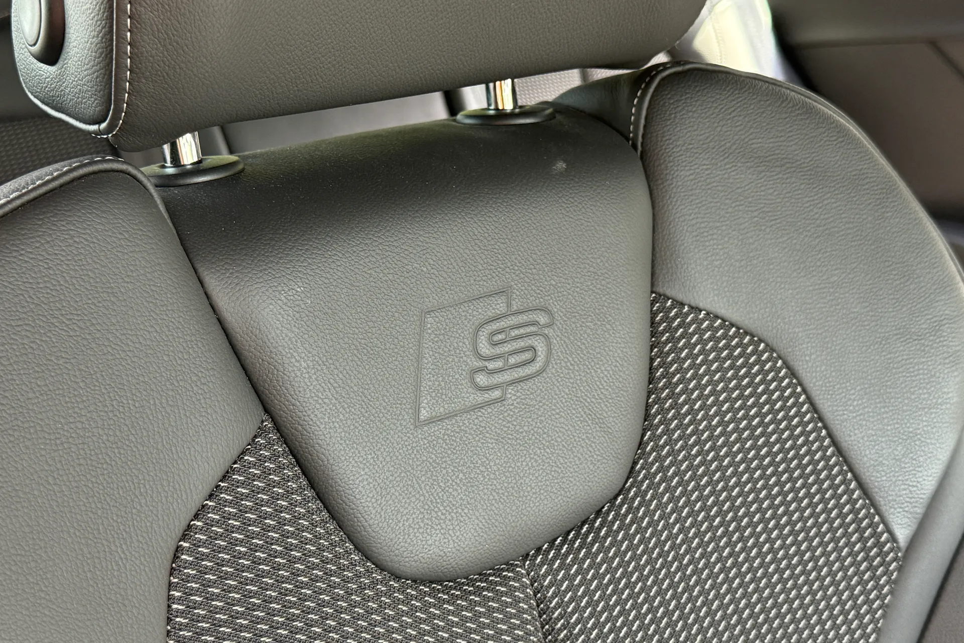 Audi Q2 thumbnail image number 31
