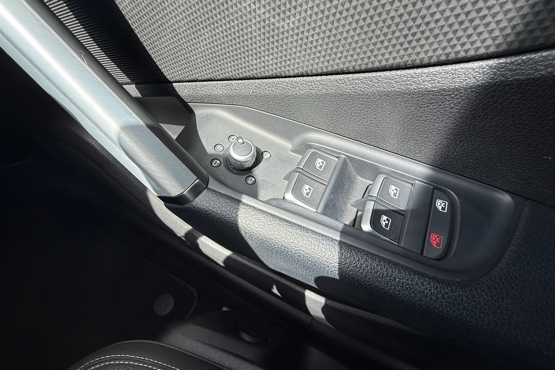 Audi Q2 thumbnail image number 24