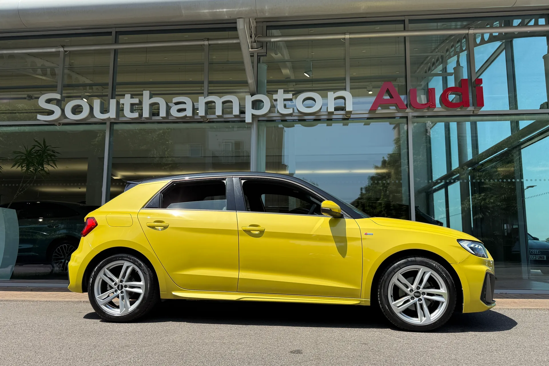 Audi A1 thumbnail image number 2