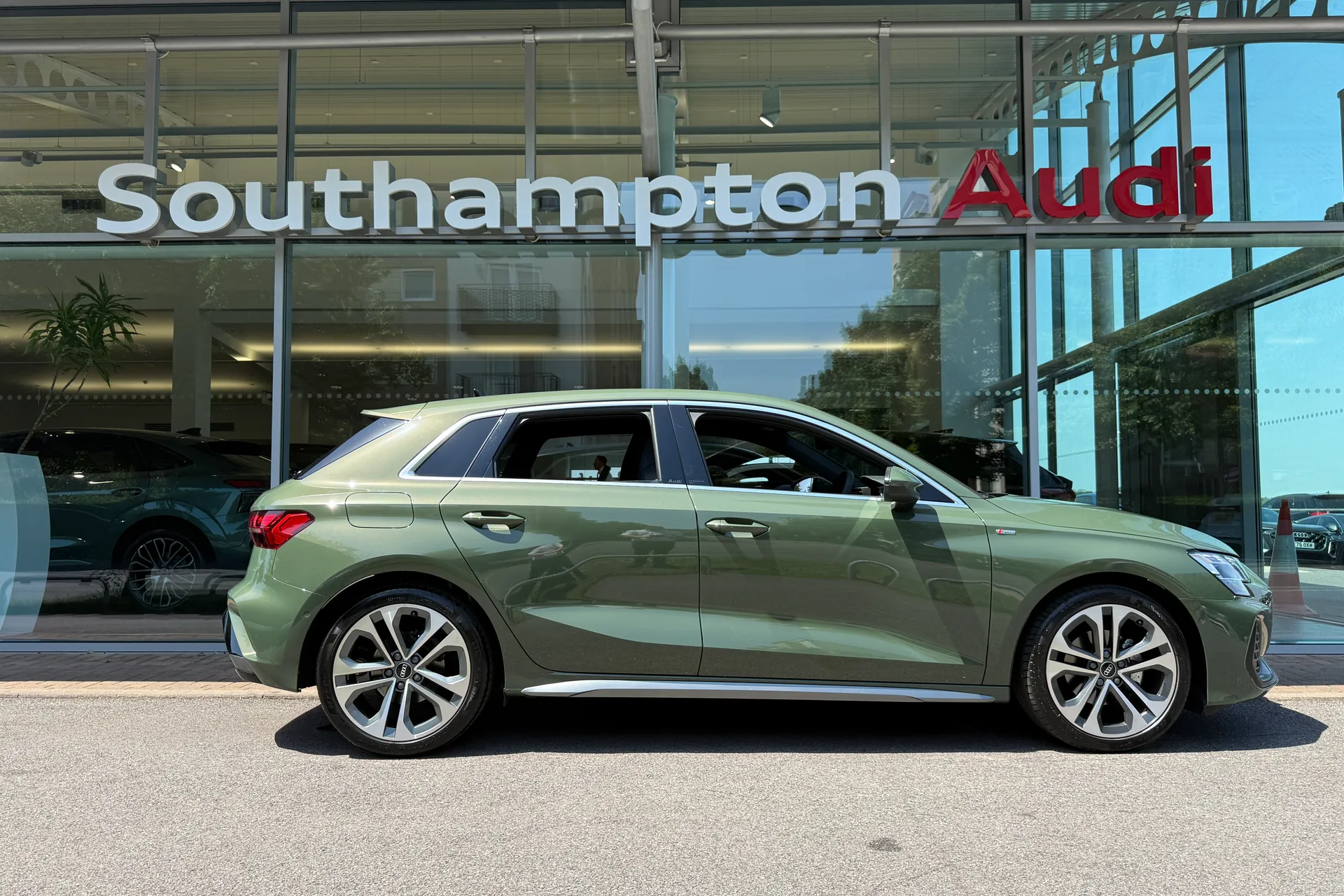 Audi A3 thumbnail image number 2