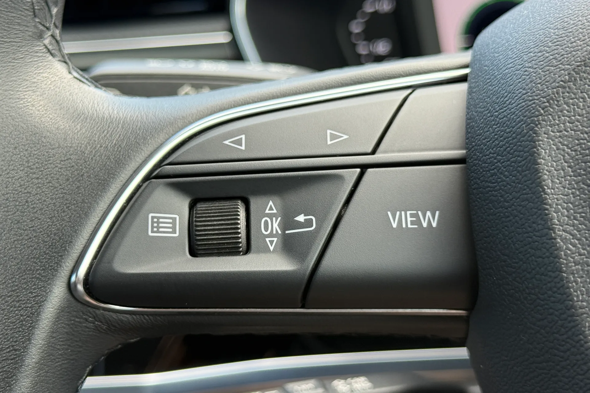 Audi Q3 thumbnail image number 20