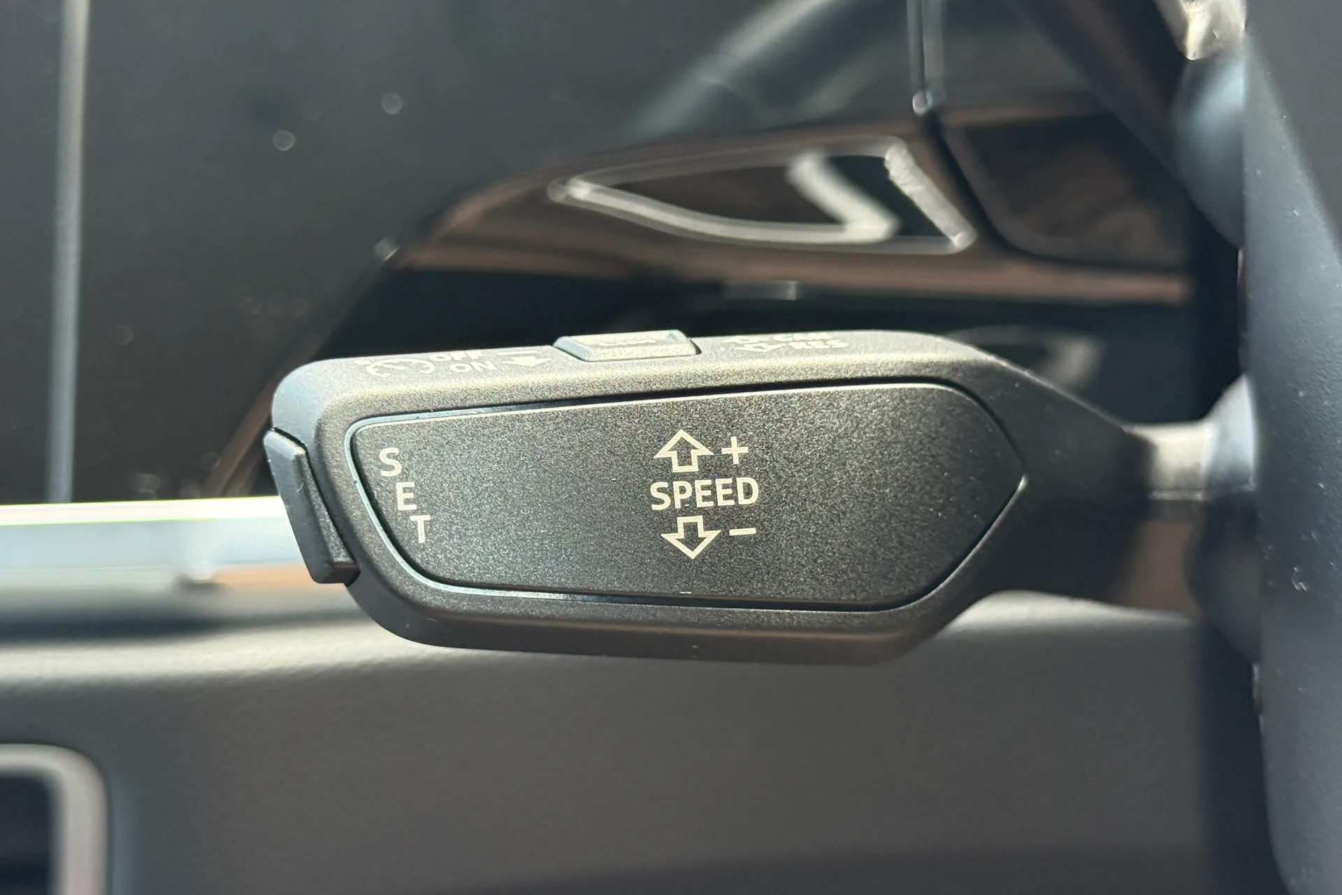 Audi Q3 thumbnail image number 16
