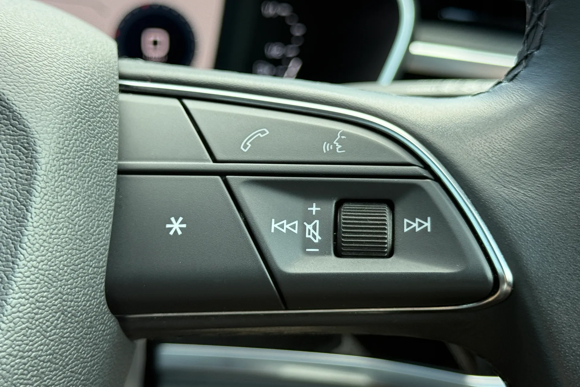 Audi Q3 thumbnail image number 21