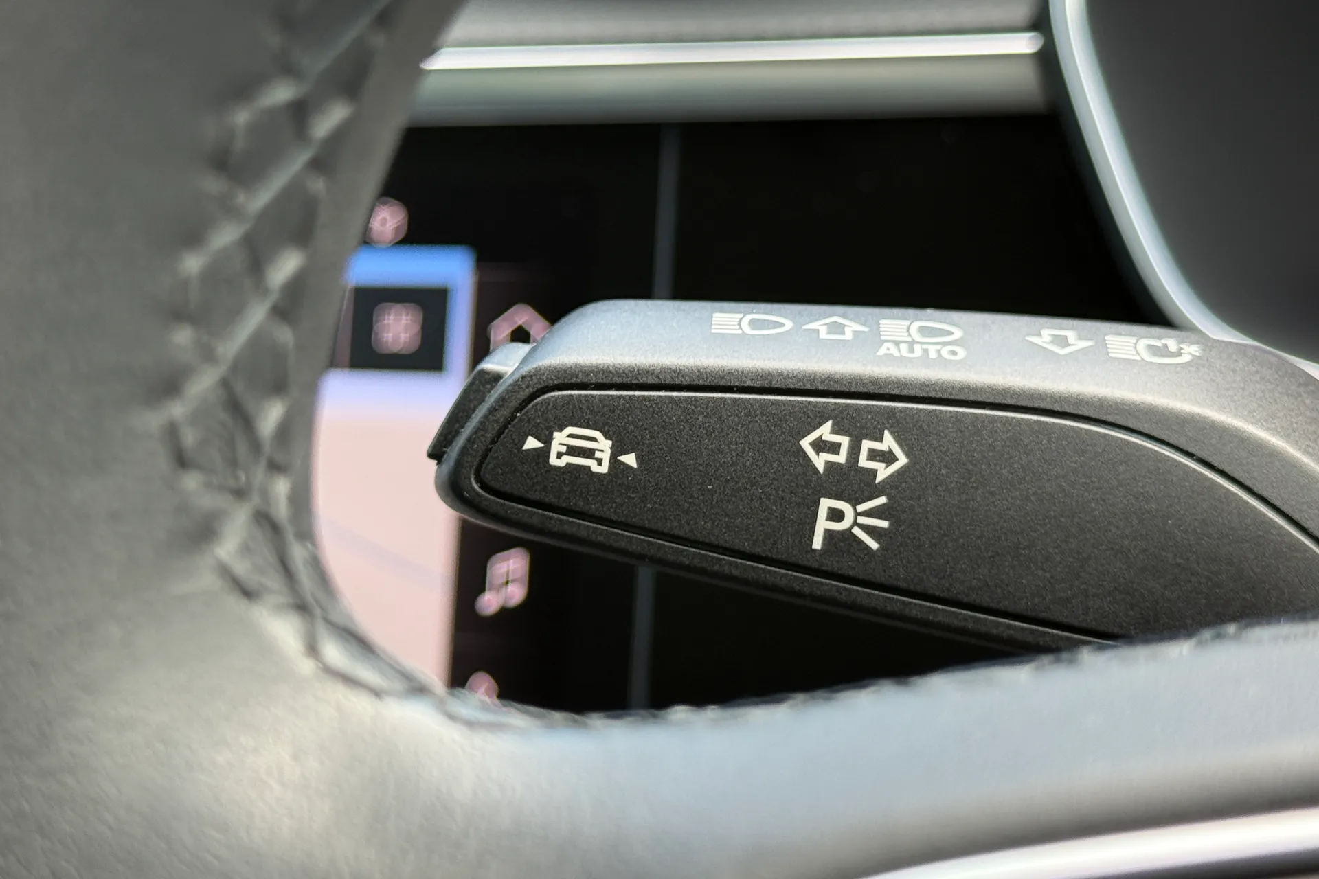 Audi Q3 thumbnail image number 17