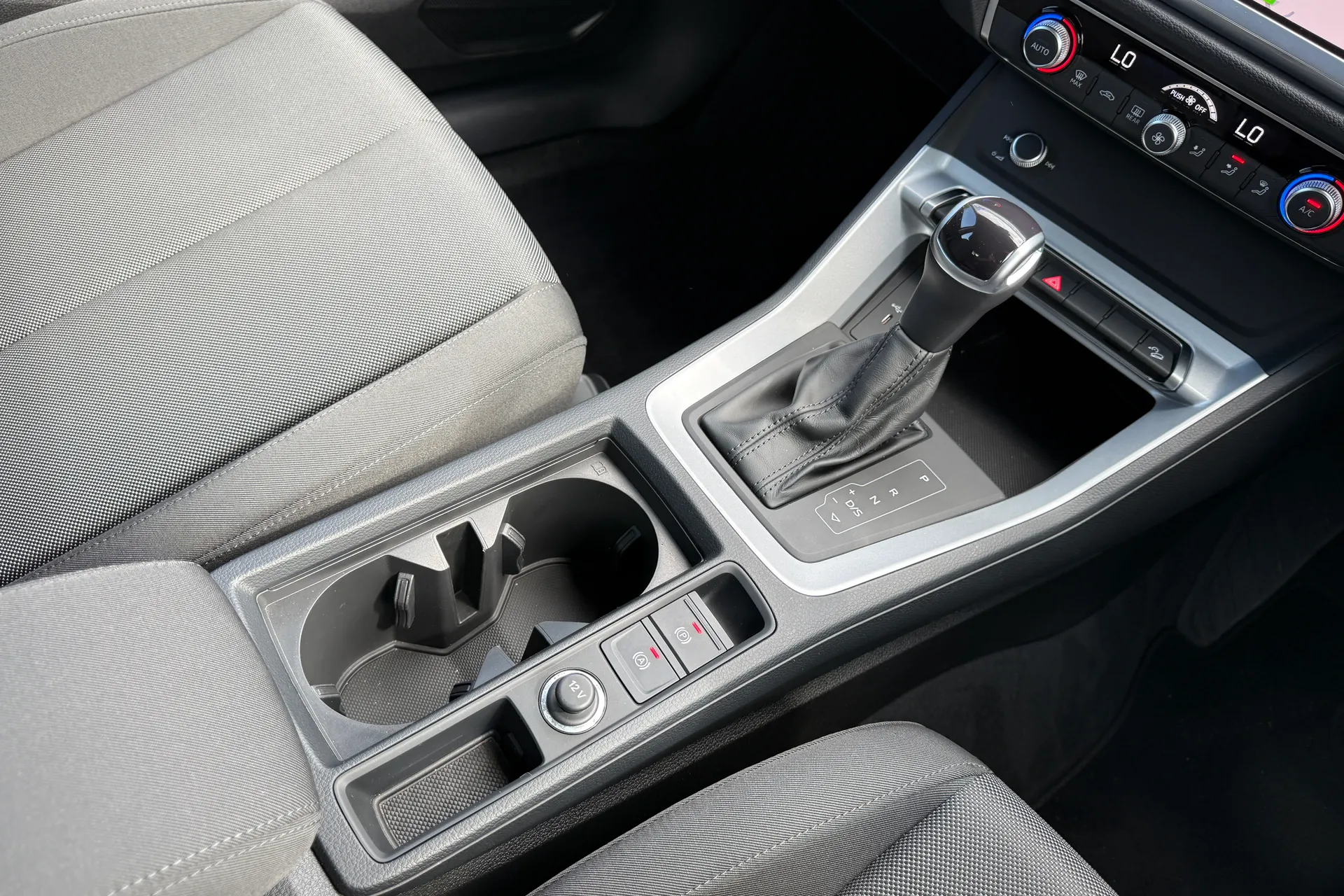 Audi Q3 thumbnail image number 38