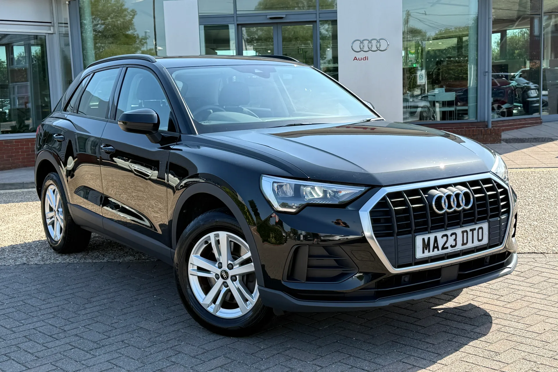 Audi Q3 thumbnail image number 23