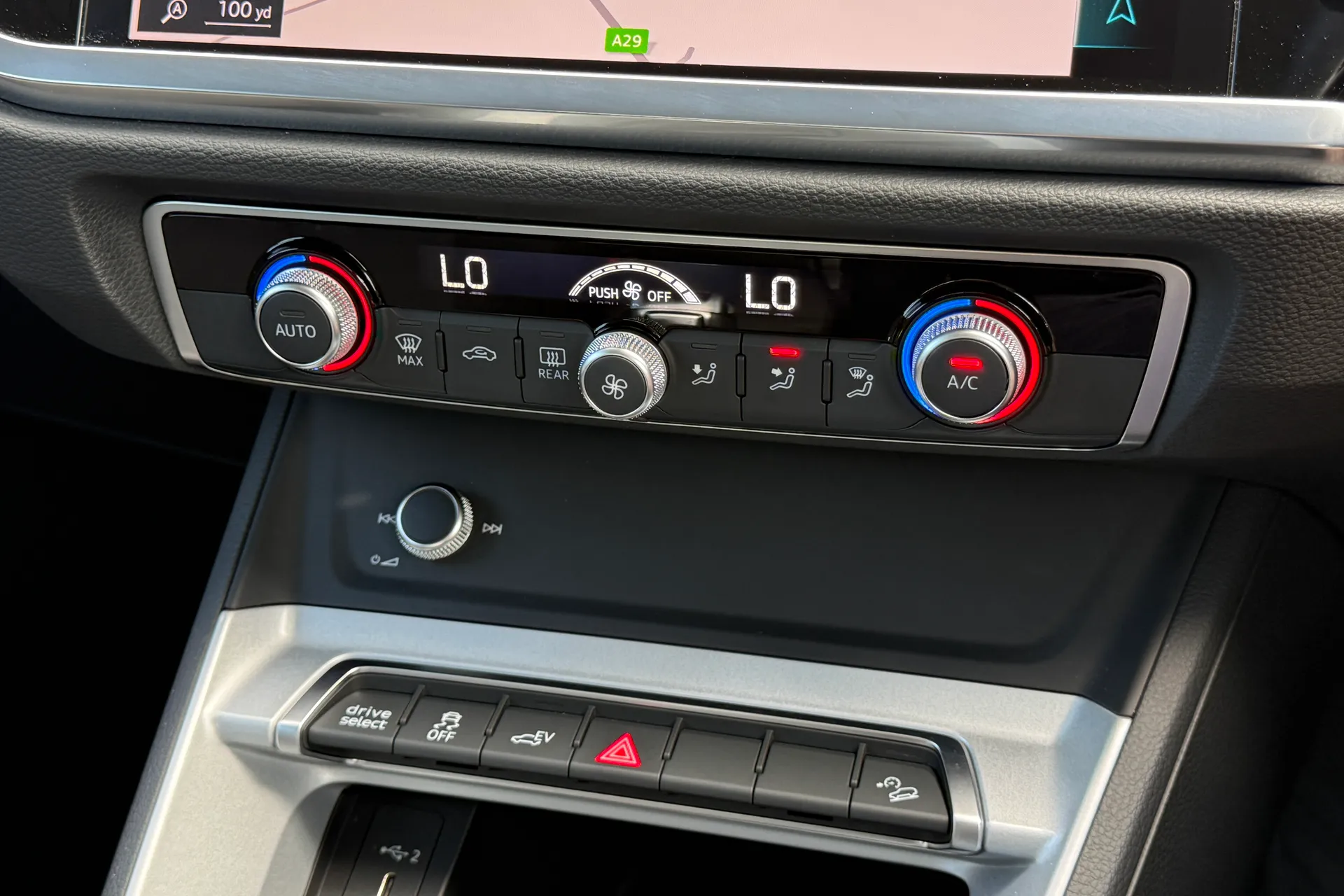 Audi Q3 thumbnail image number 15