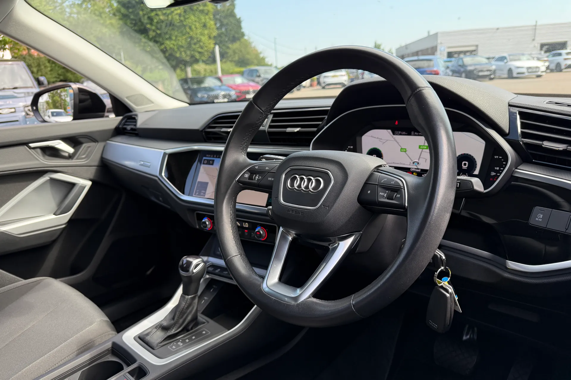 Audi Q3 thumbnail image number 25