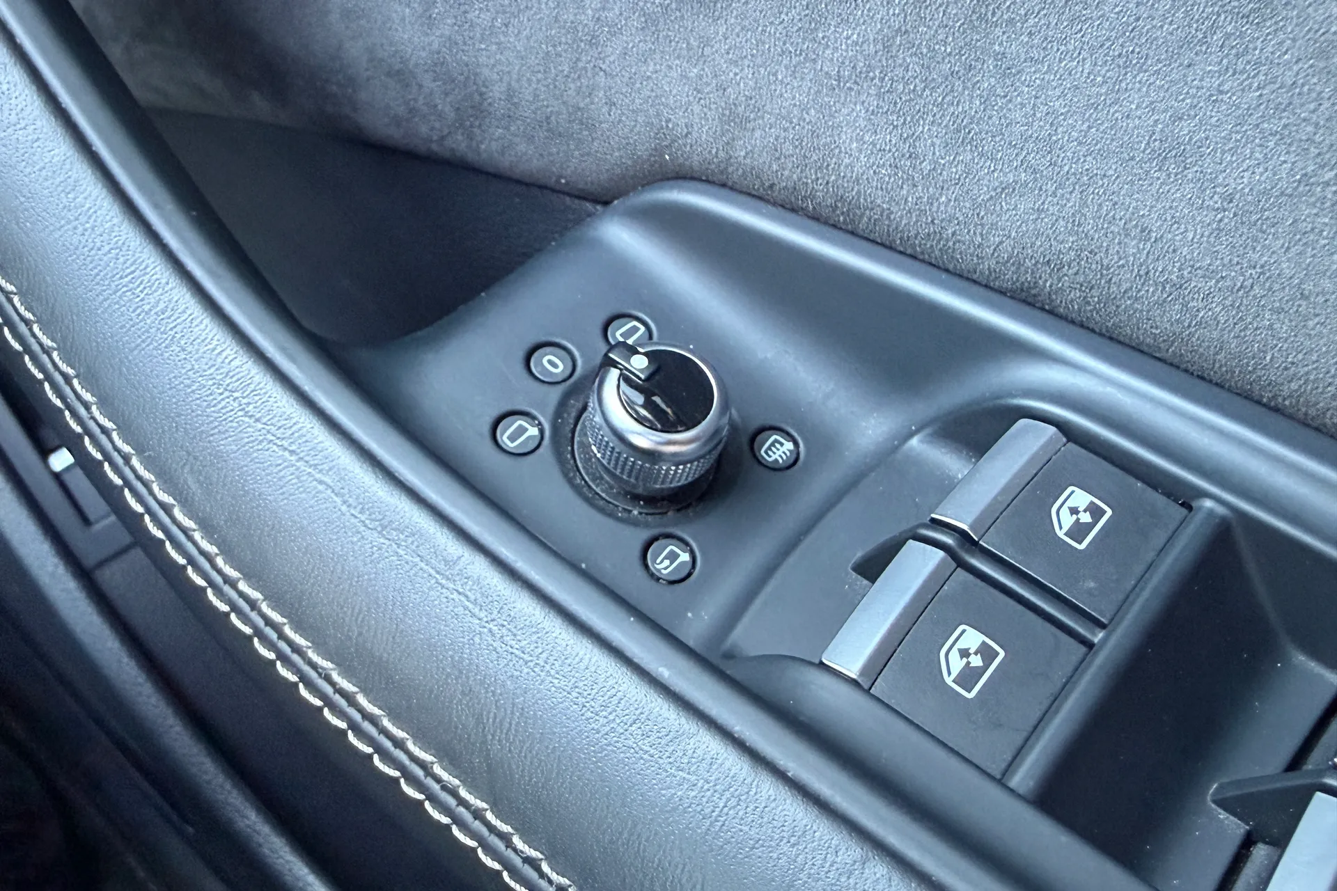 Audi Q7 thumbnail image number 35