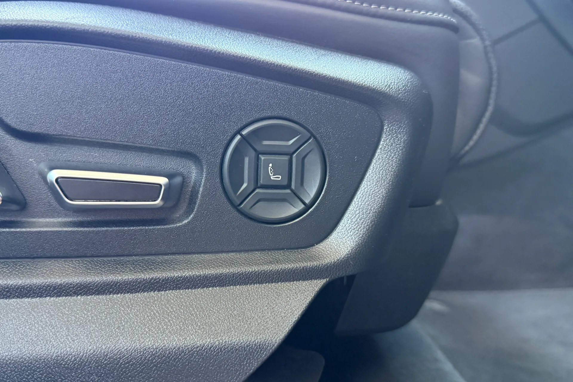 Audi Q7 thumbnail image number 33