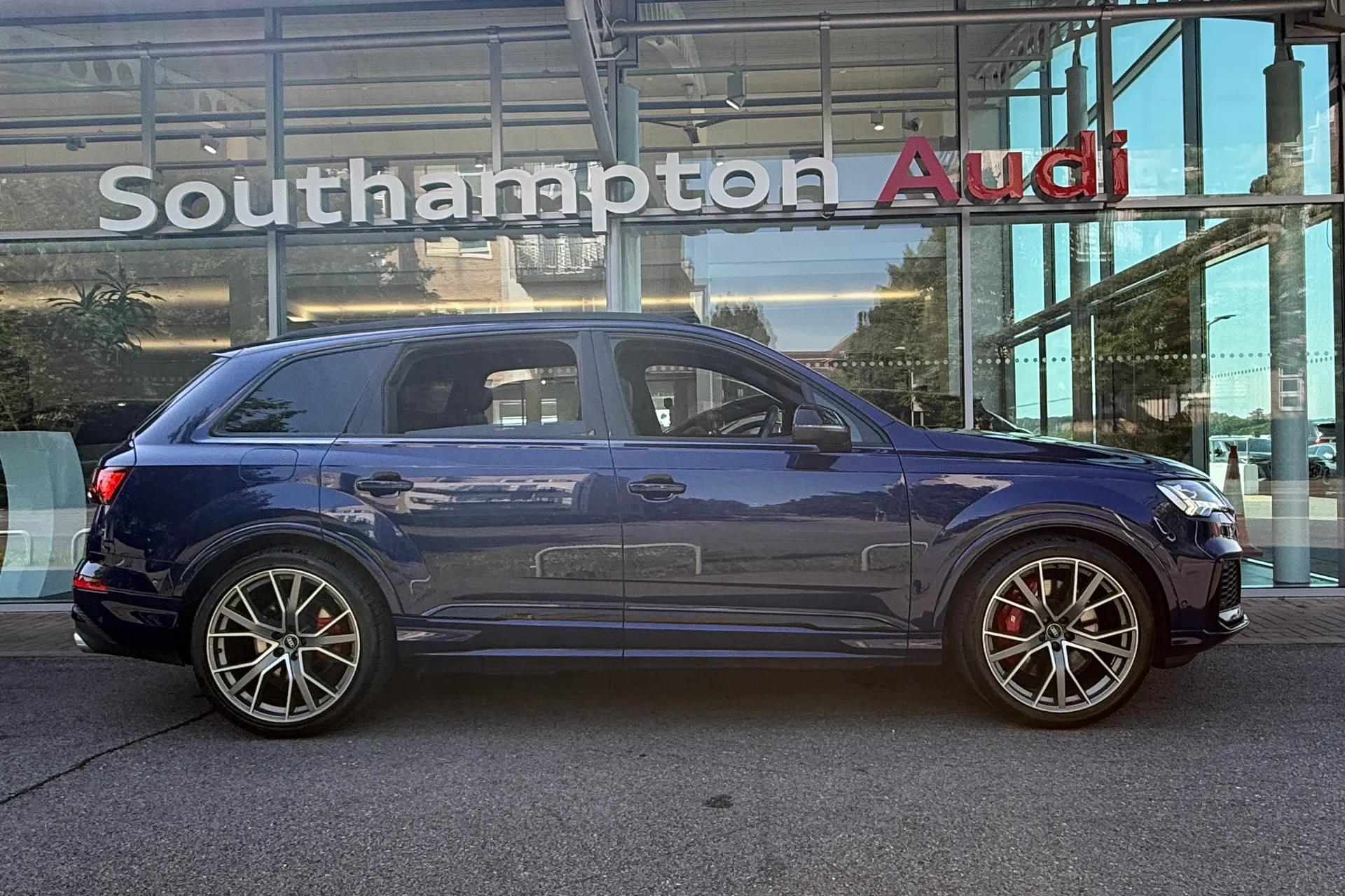 Audi Q7 thumbnail image number 2
