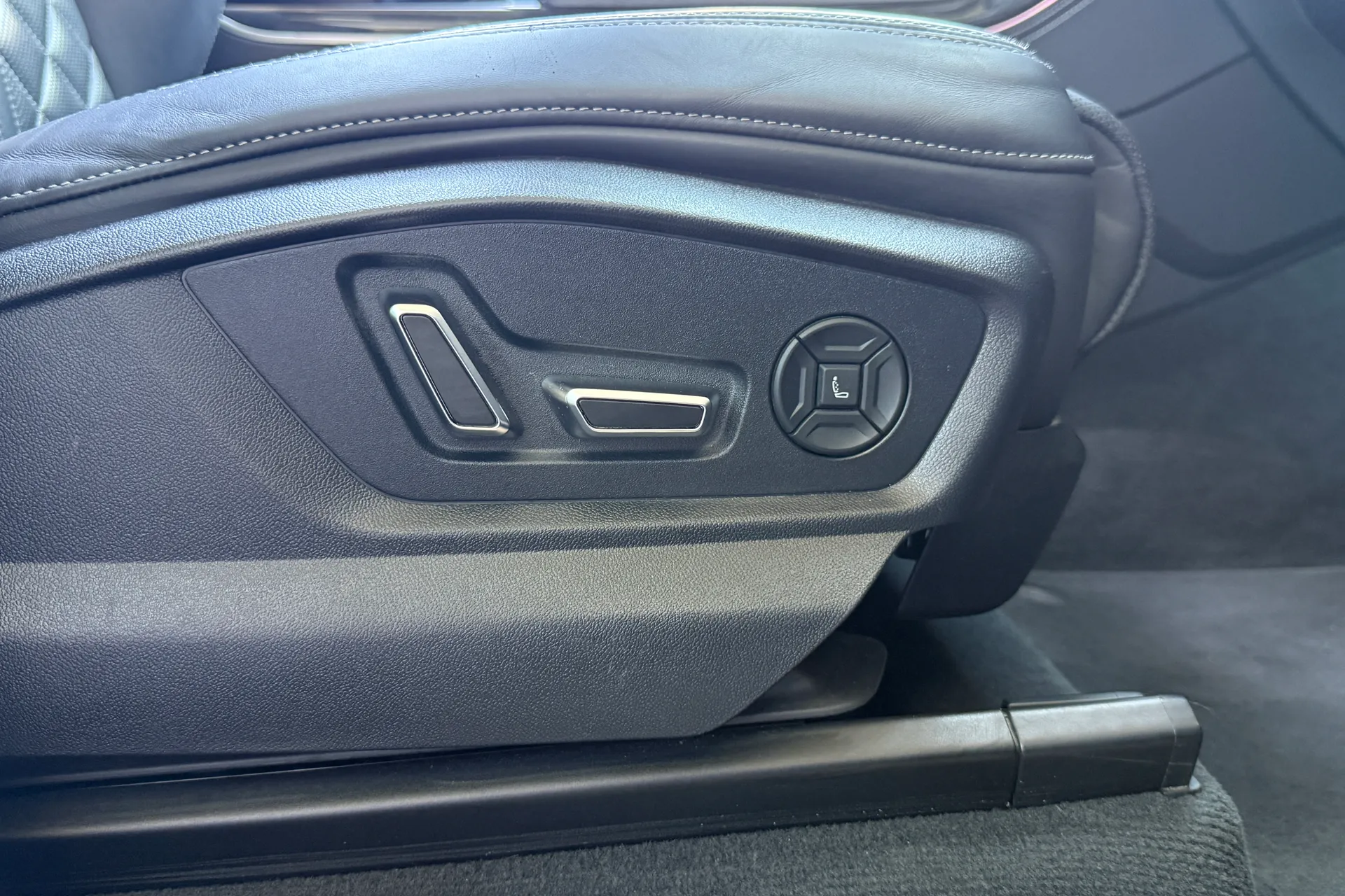 Audi Q7 thumbnail image number 9