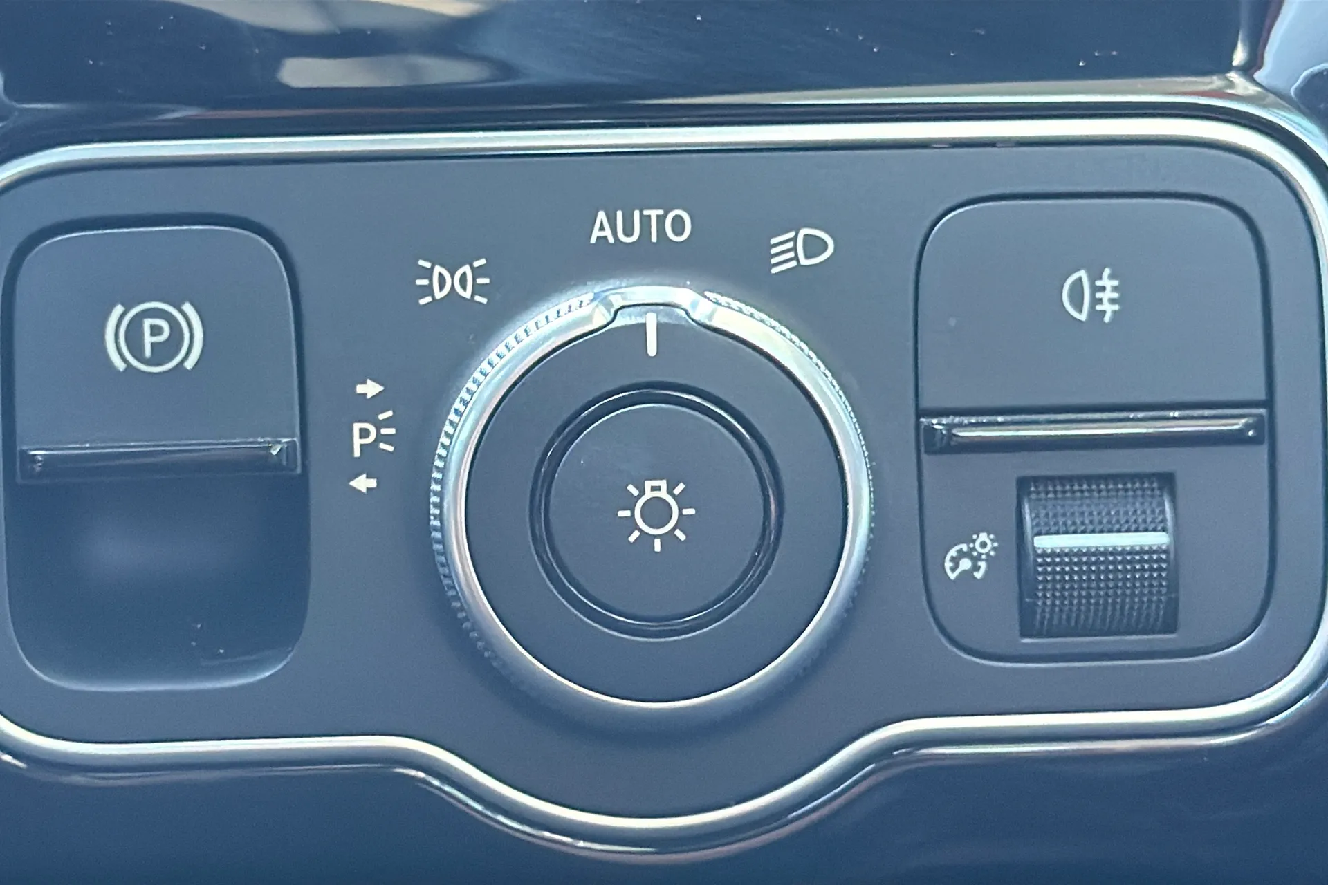MERCEDES-BENZ CLA thumbnail image number 19