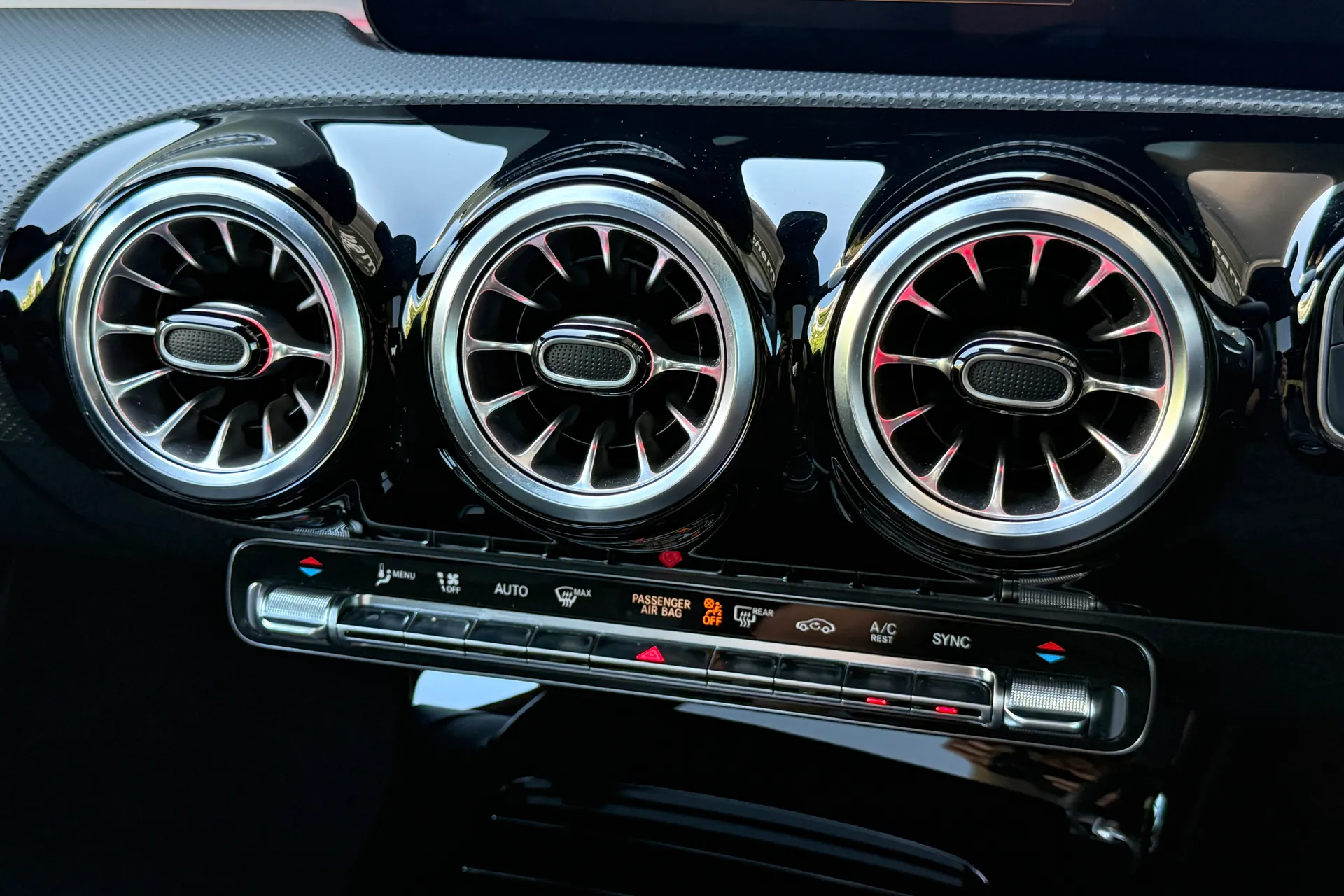 MERCEDES-BENZ CLA thumbnail image number 23