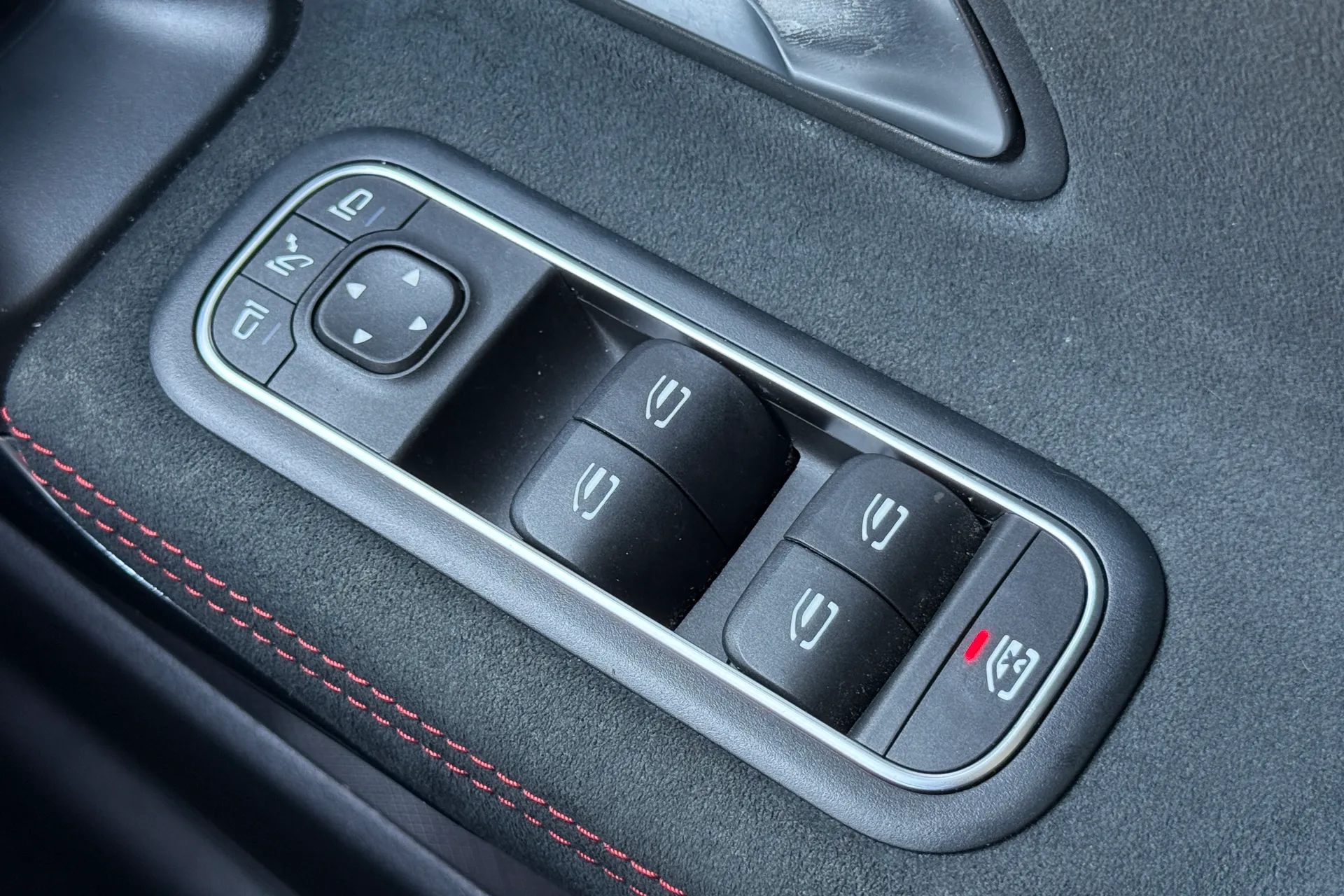 MERCEDES-BENZ CLA thumbnail image number 21