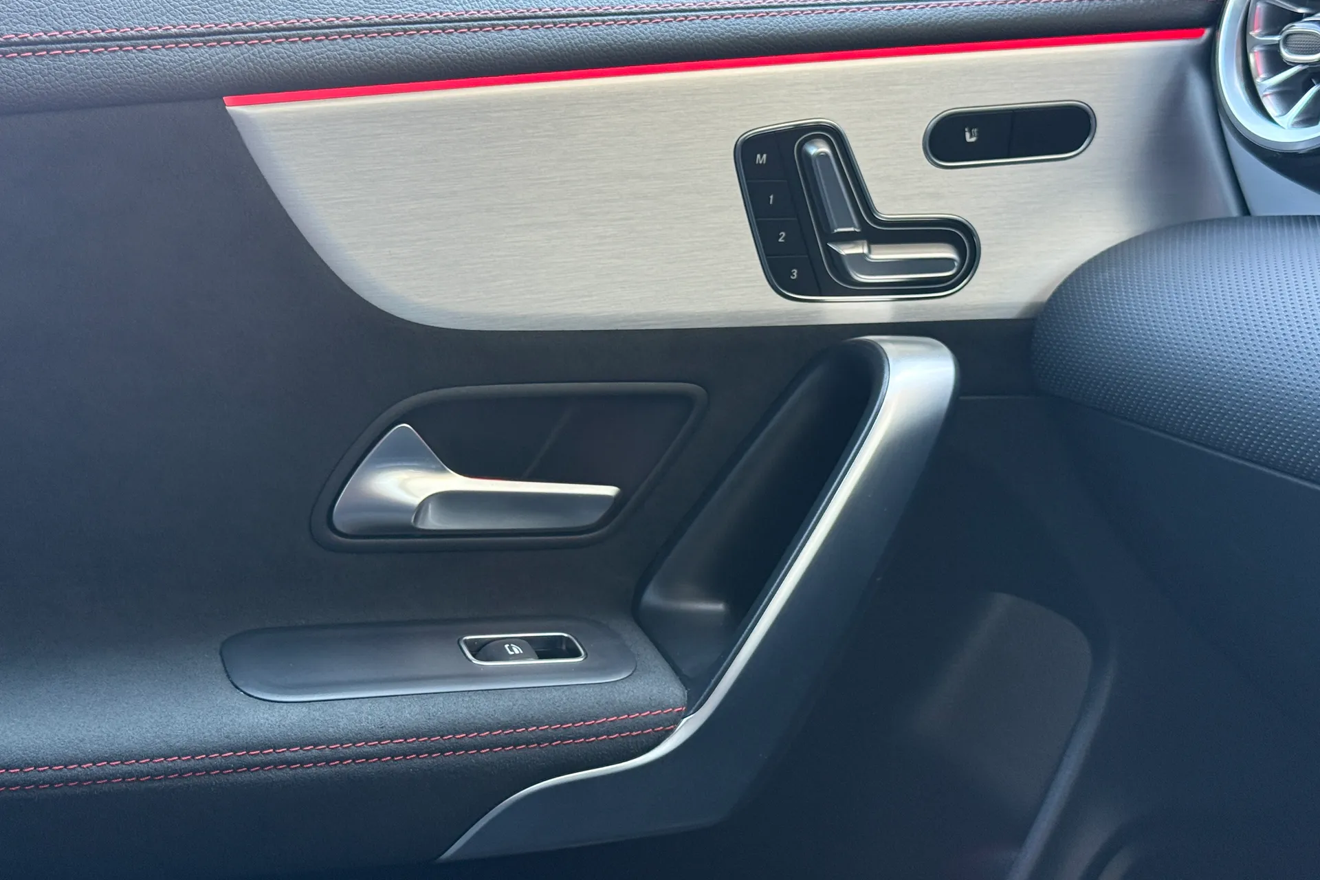 MERCEDES-BENZ CLA thumbnail image number 28